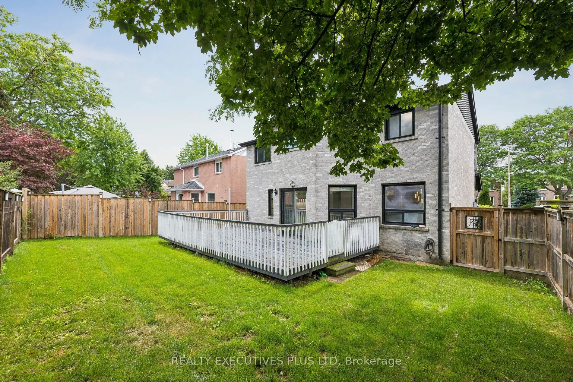 693 Barnes Crescent