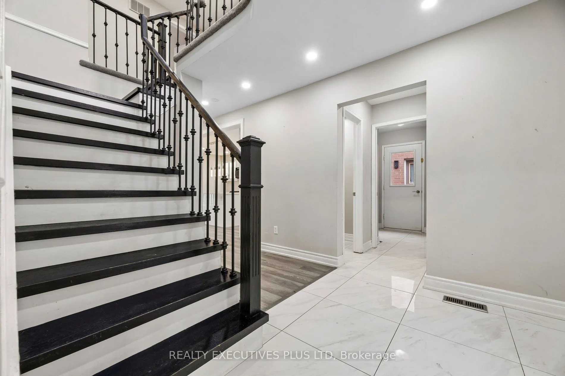 693 Barnes Crescent