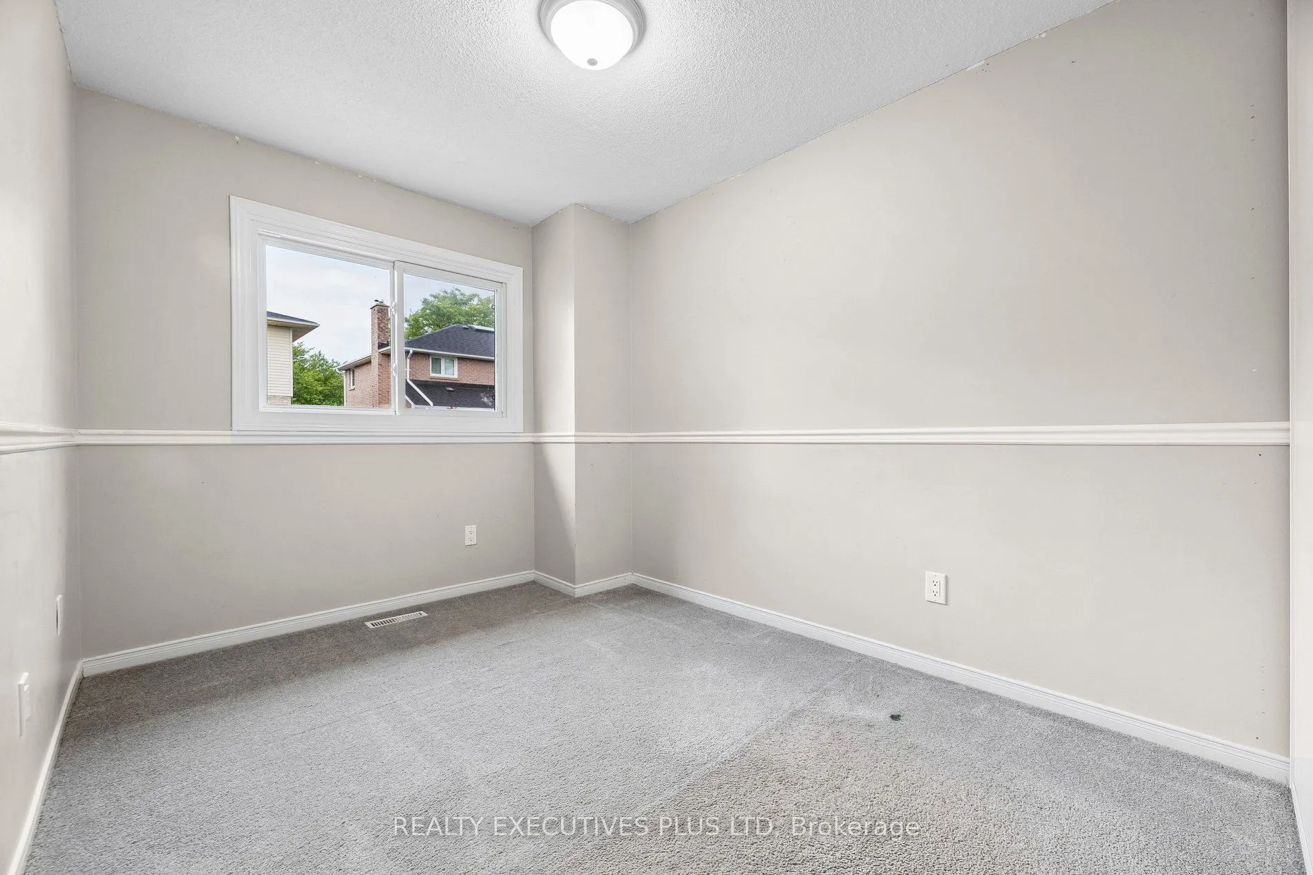 693 Barnes Crescent