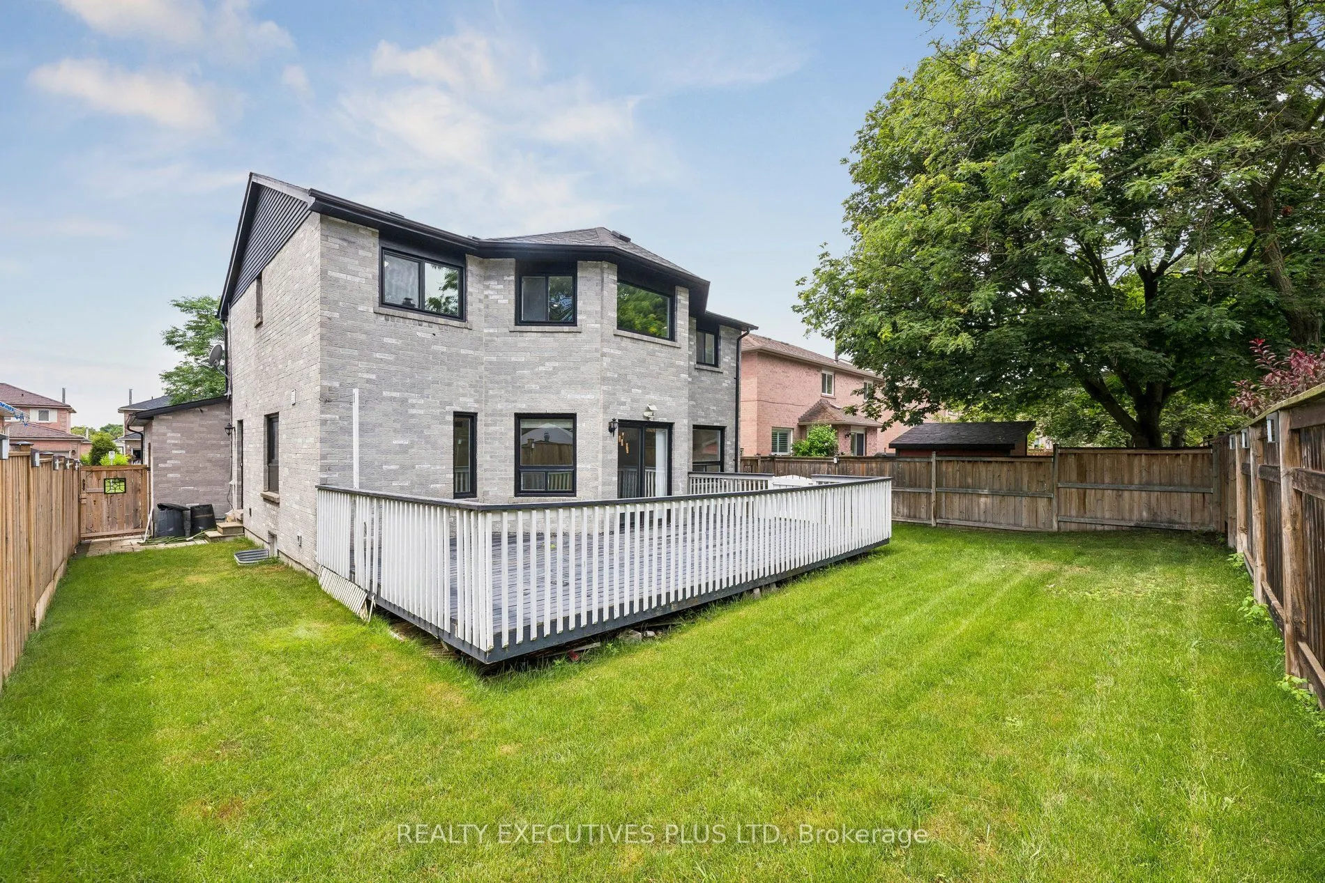 693 Barnes Crescent