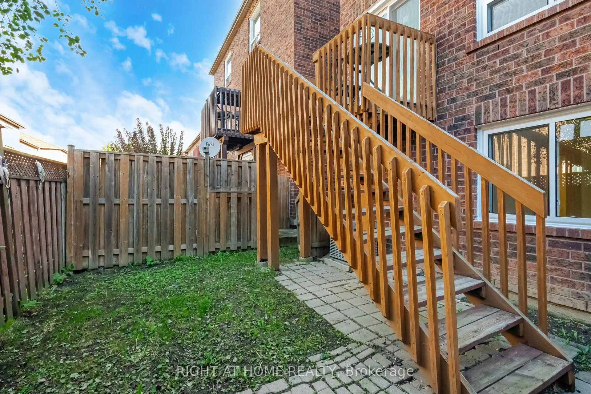 1995 Pinegrove Avenue #13