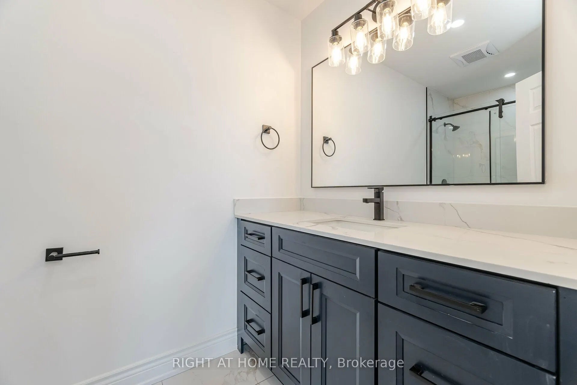 1995 Pinegrove Avenue #13