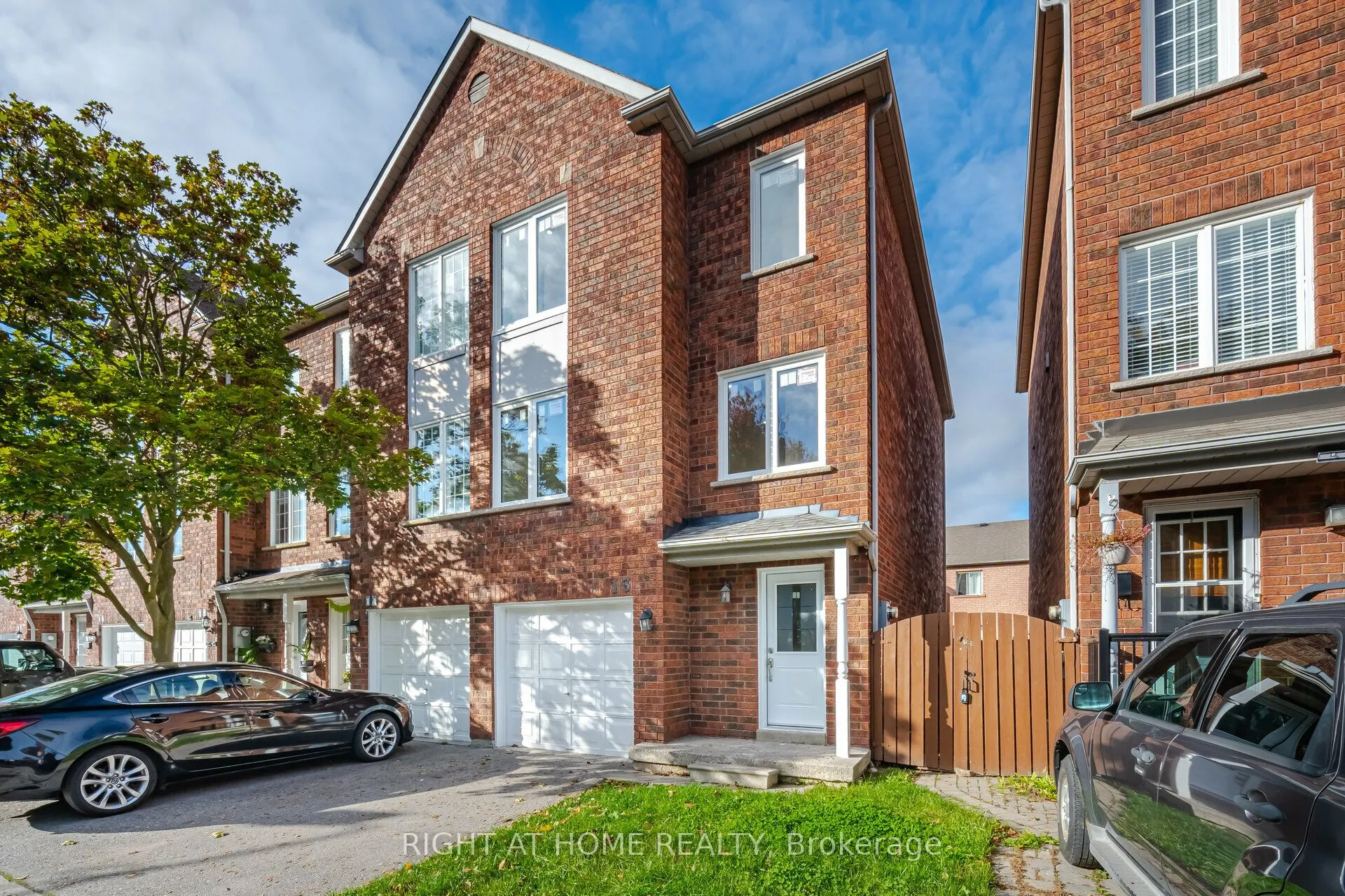 1995 Pinegrove Avenue #13