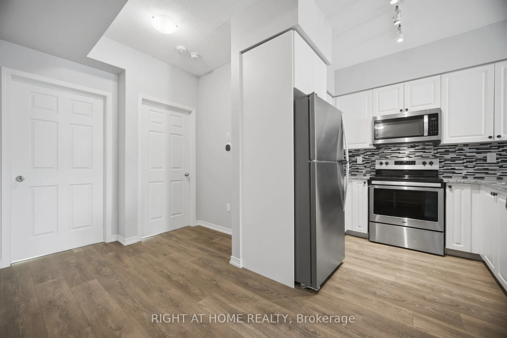 515 Kingbird Grove #233