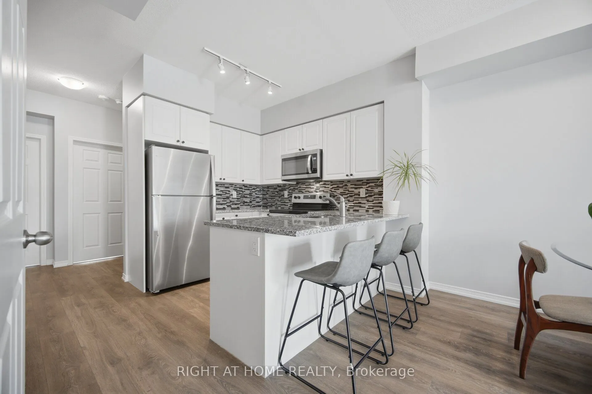 515 Kingbird Grove #233