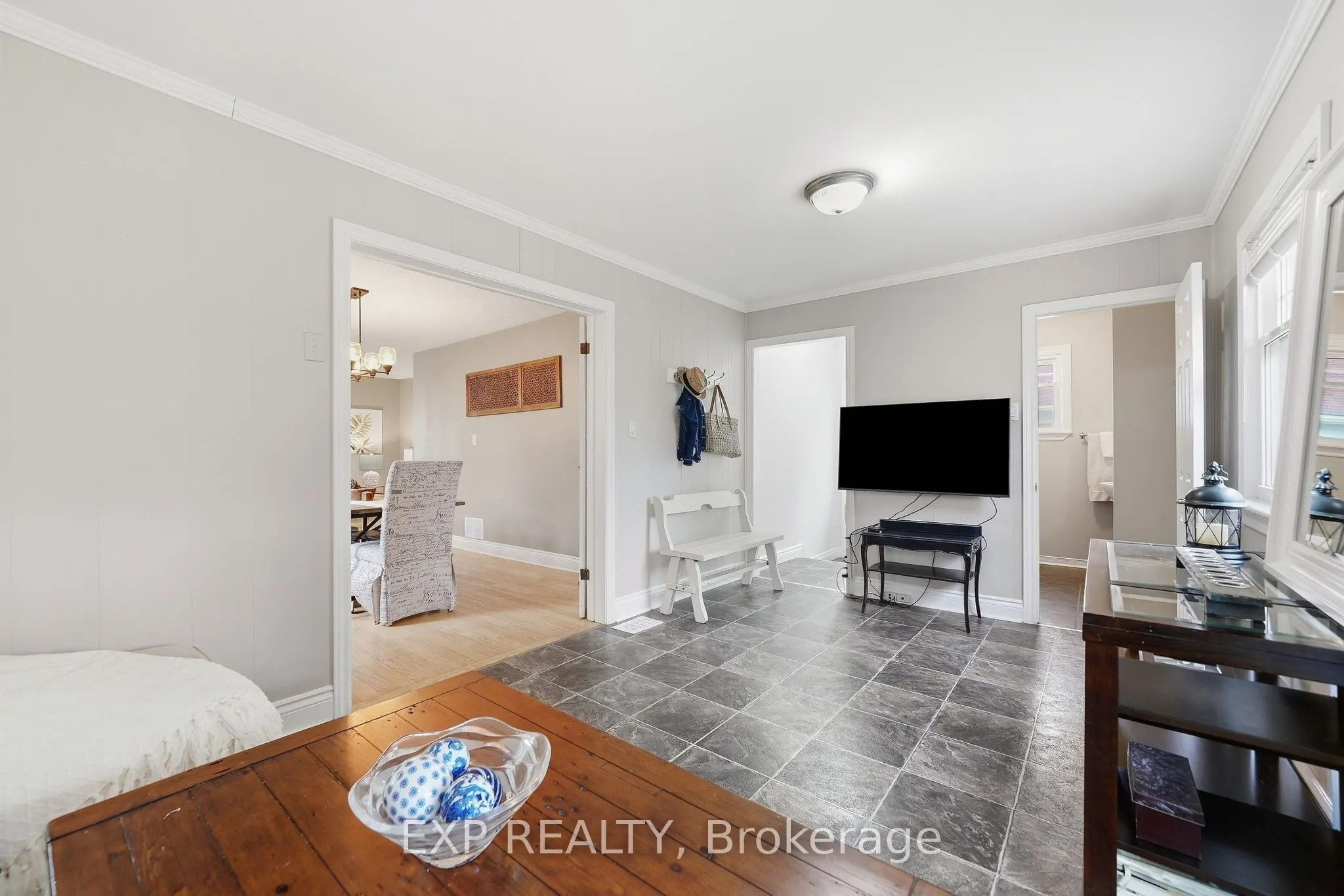 312 Walnut Street W