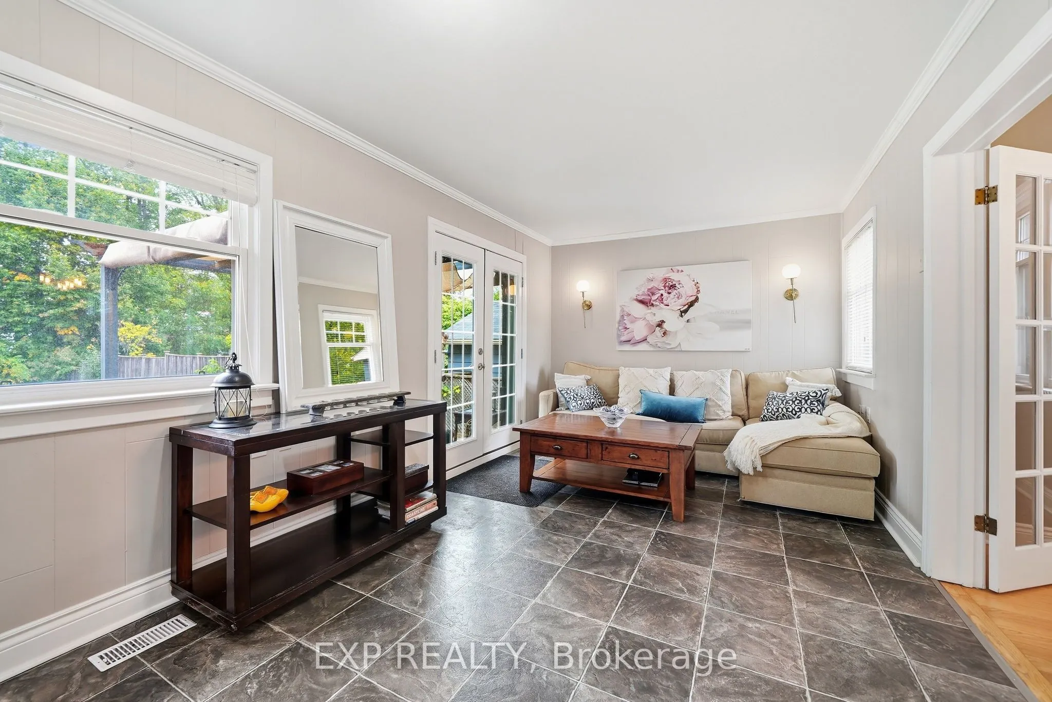 312 Walnut Street W