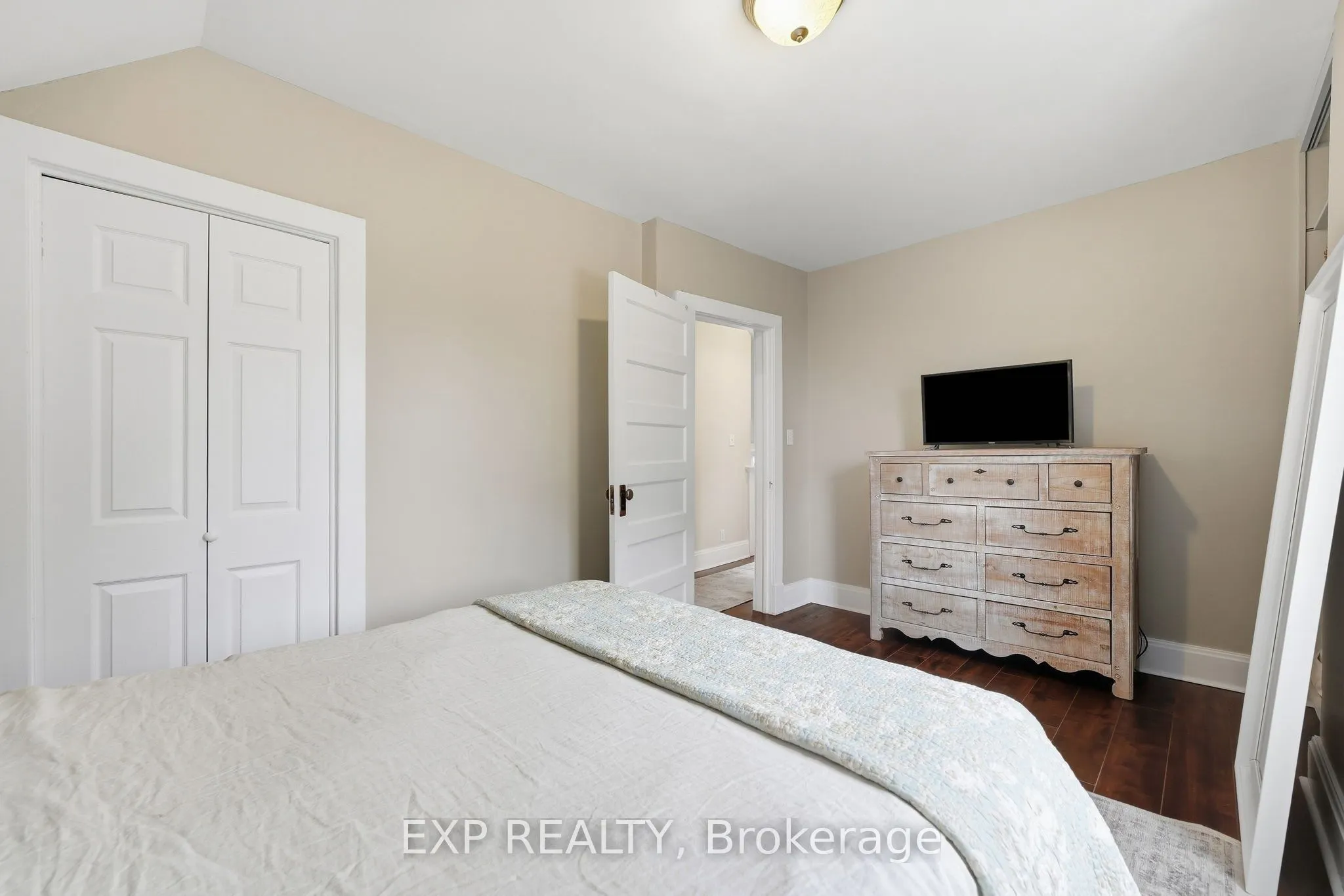 312 Walnut Street W