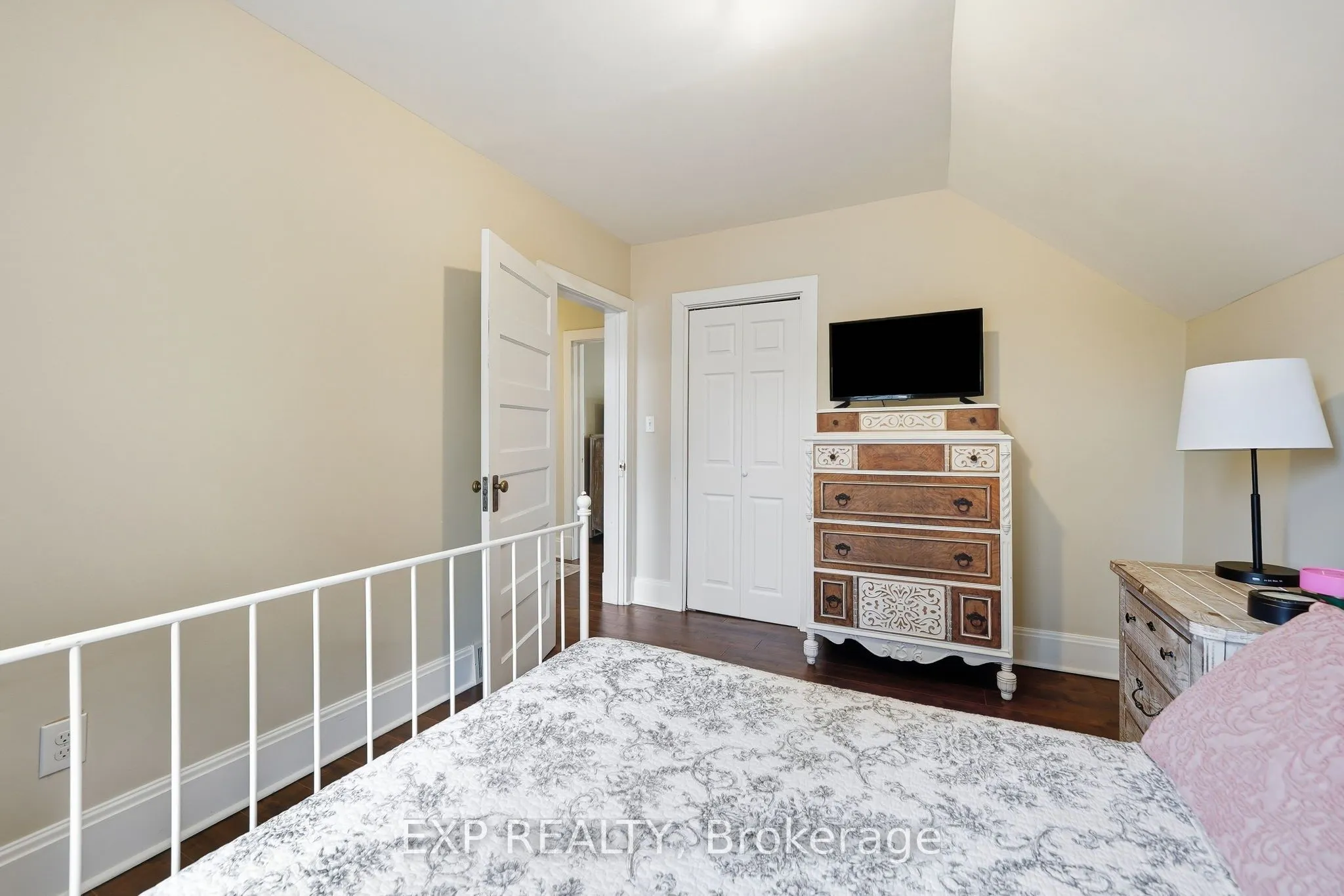 312 Walnut Street W