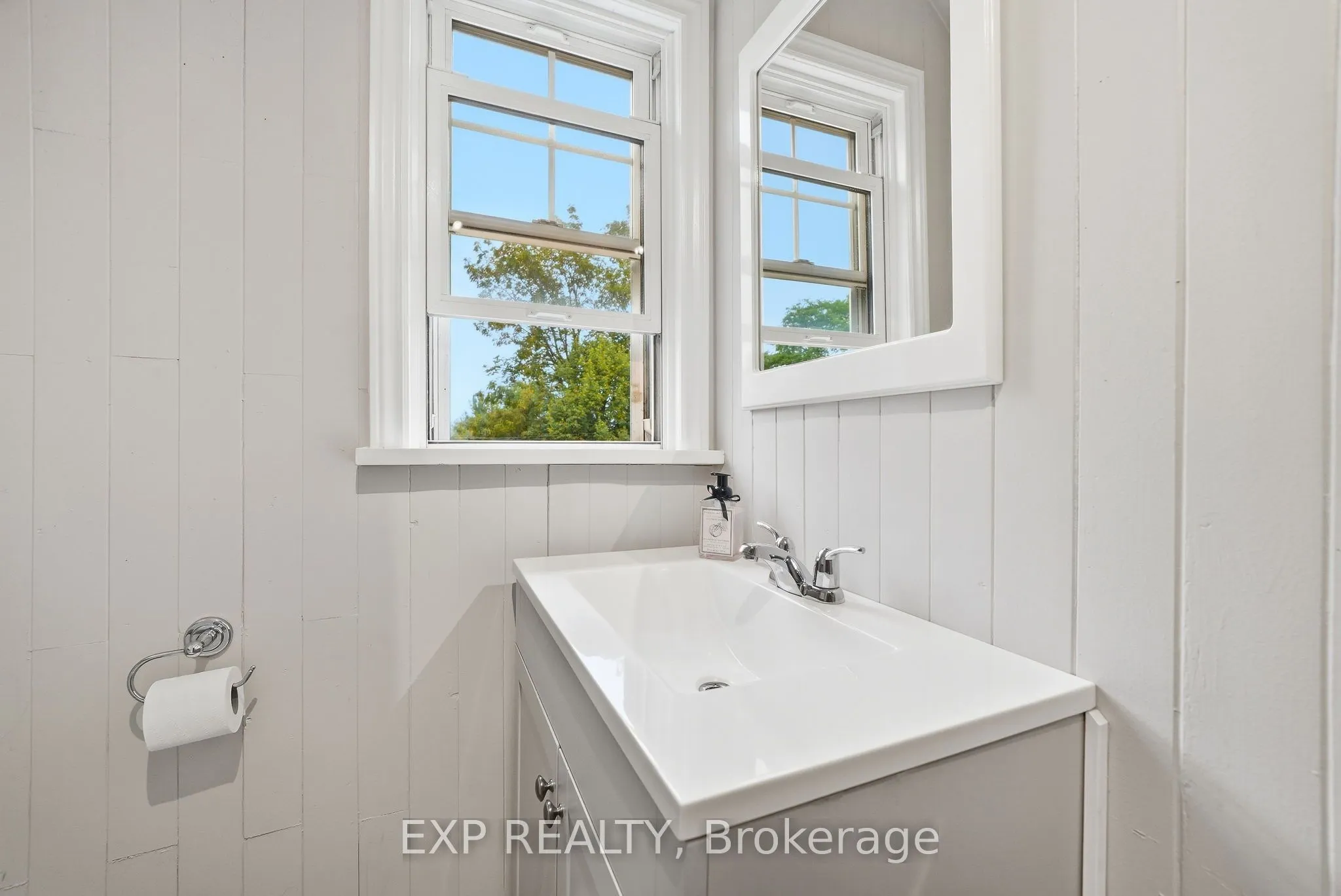 312 Walnut Street W