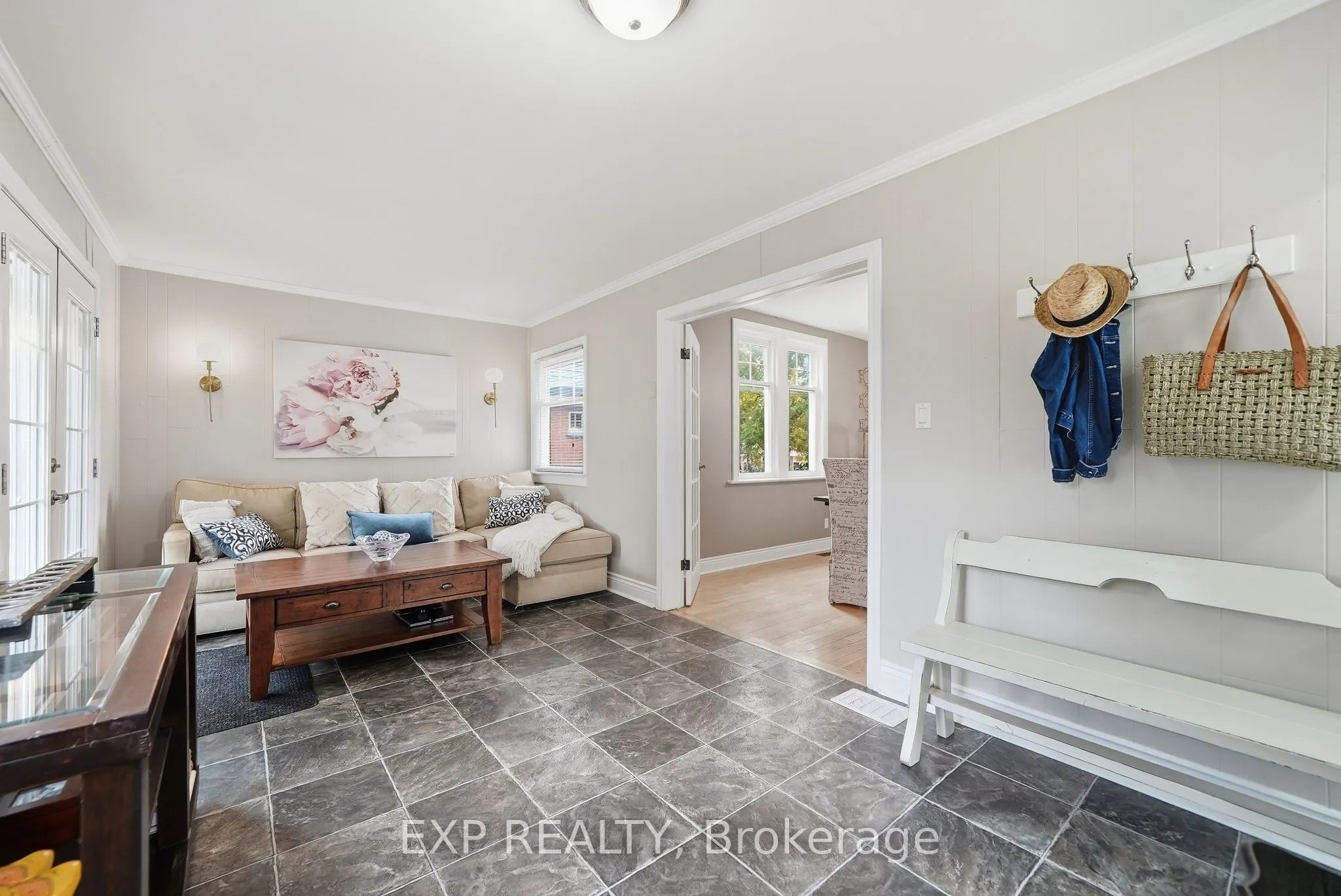 312 Walnut Street W