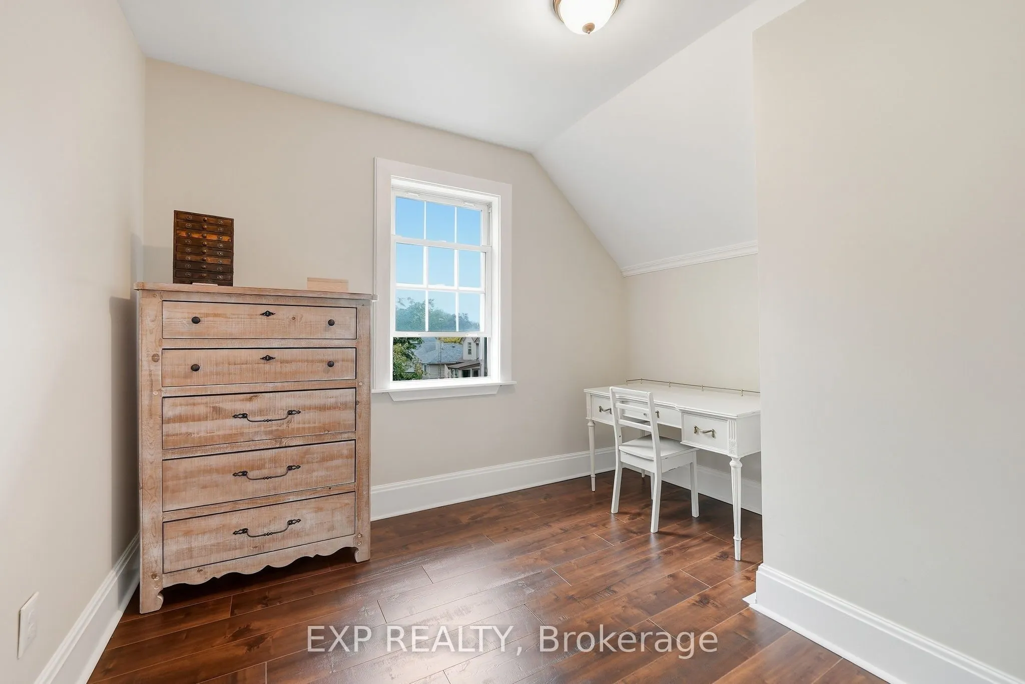 312 Walnut Street W