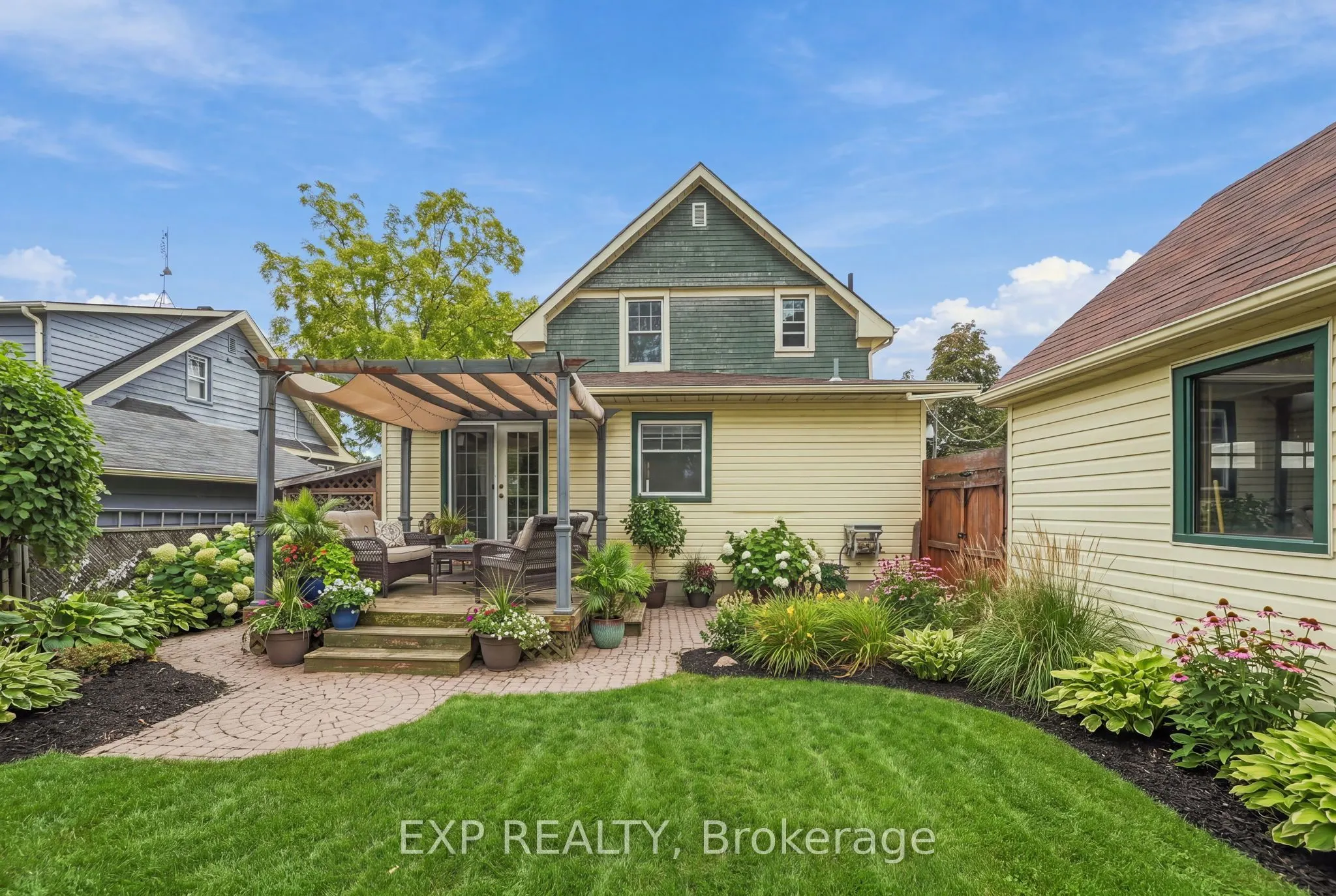 312 Walnut Street W