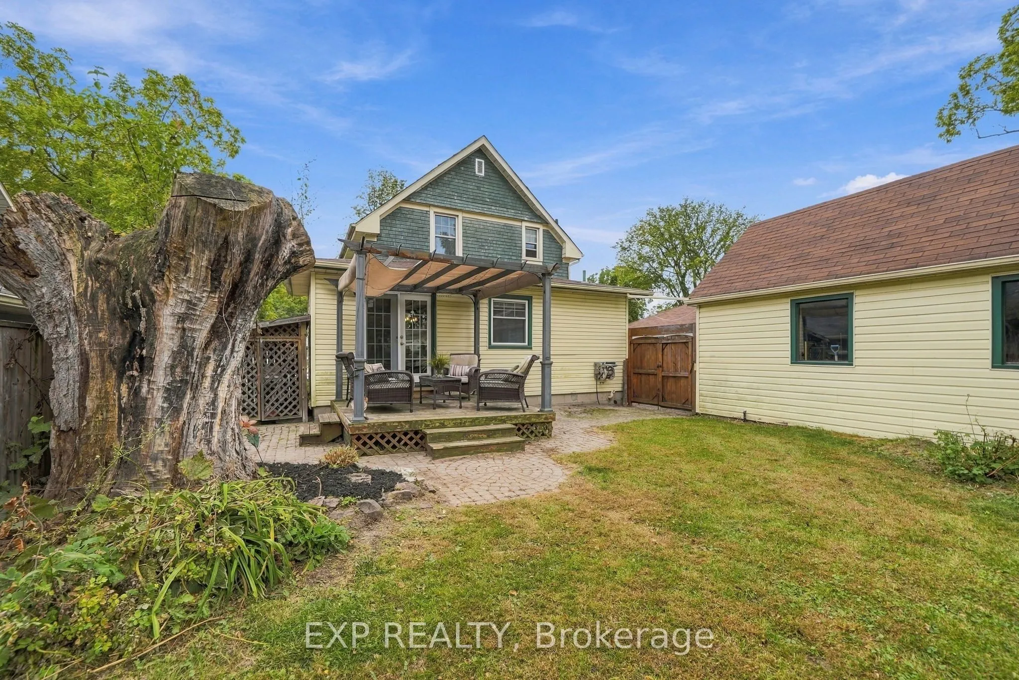 312 Walnut Street W