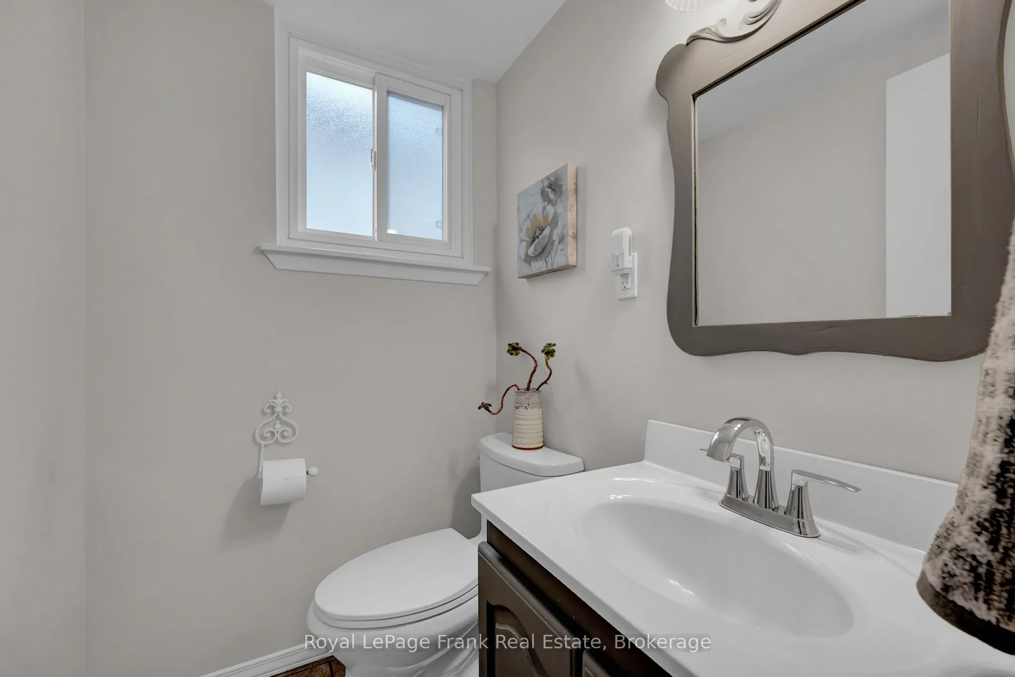 117 Lawrence Crescent