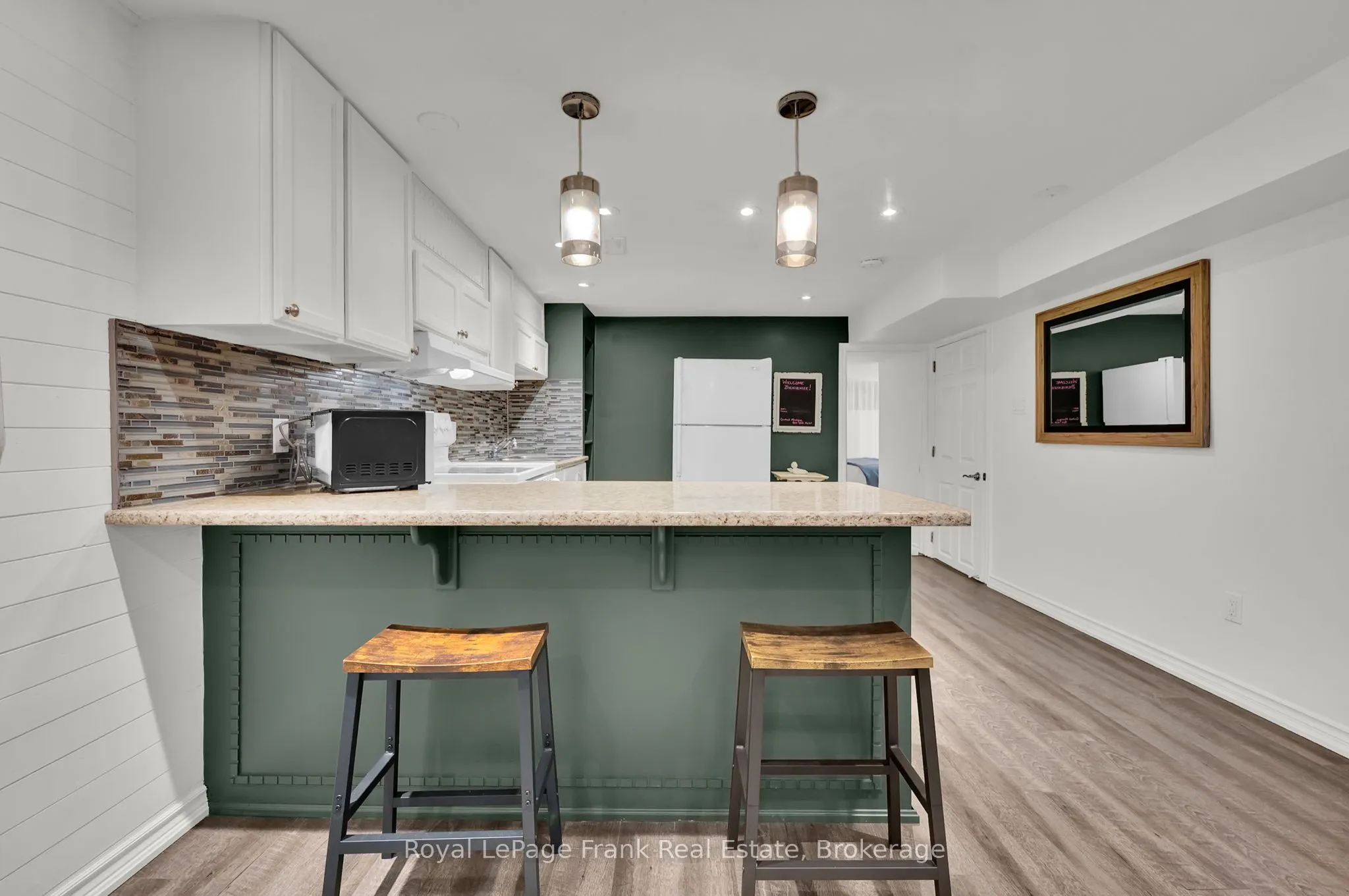 117 Lawrence Crescent