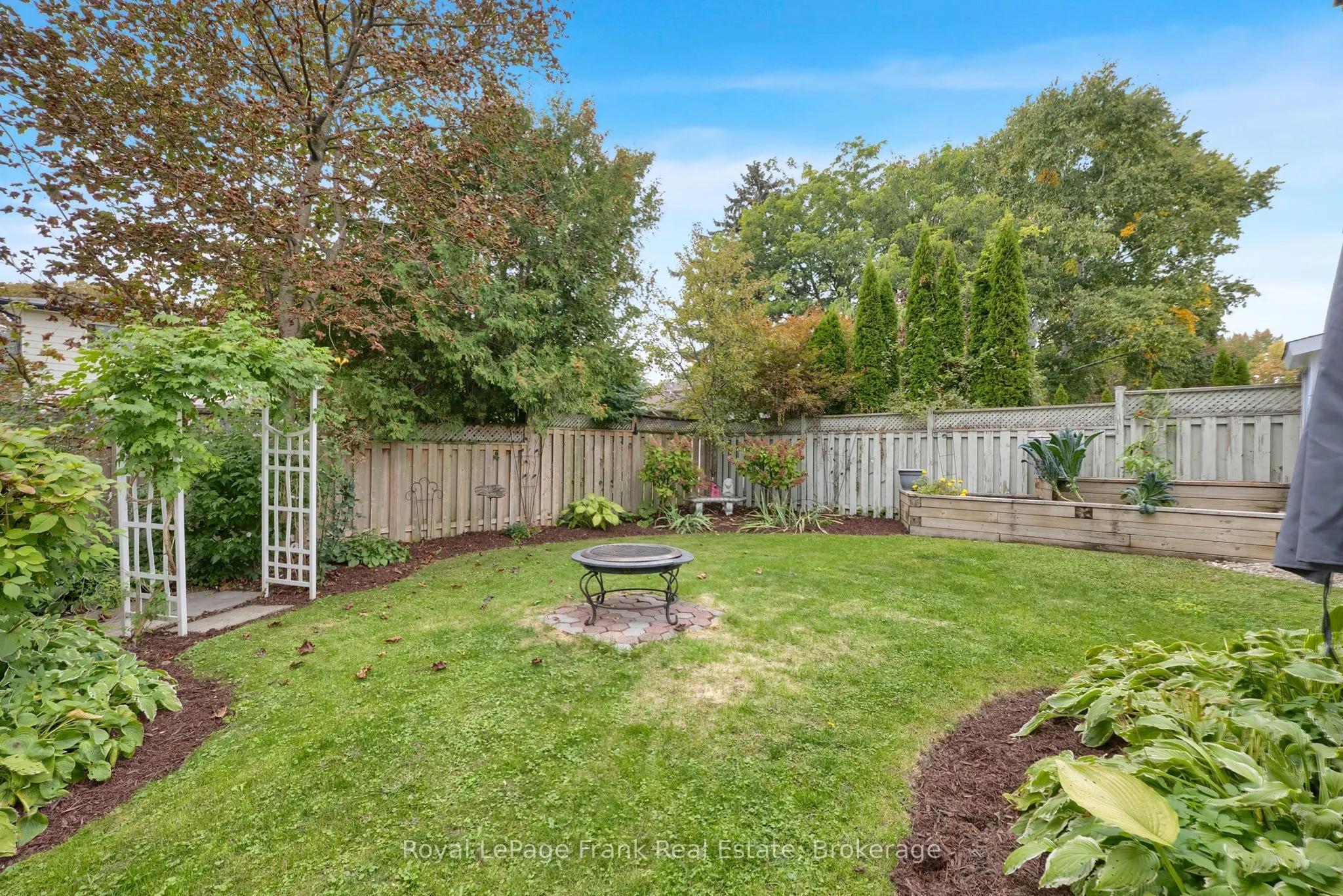 117 Lawrence Crescent