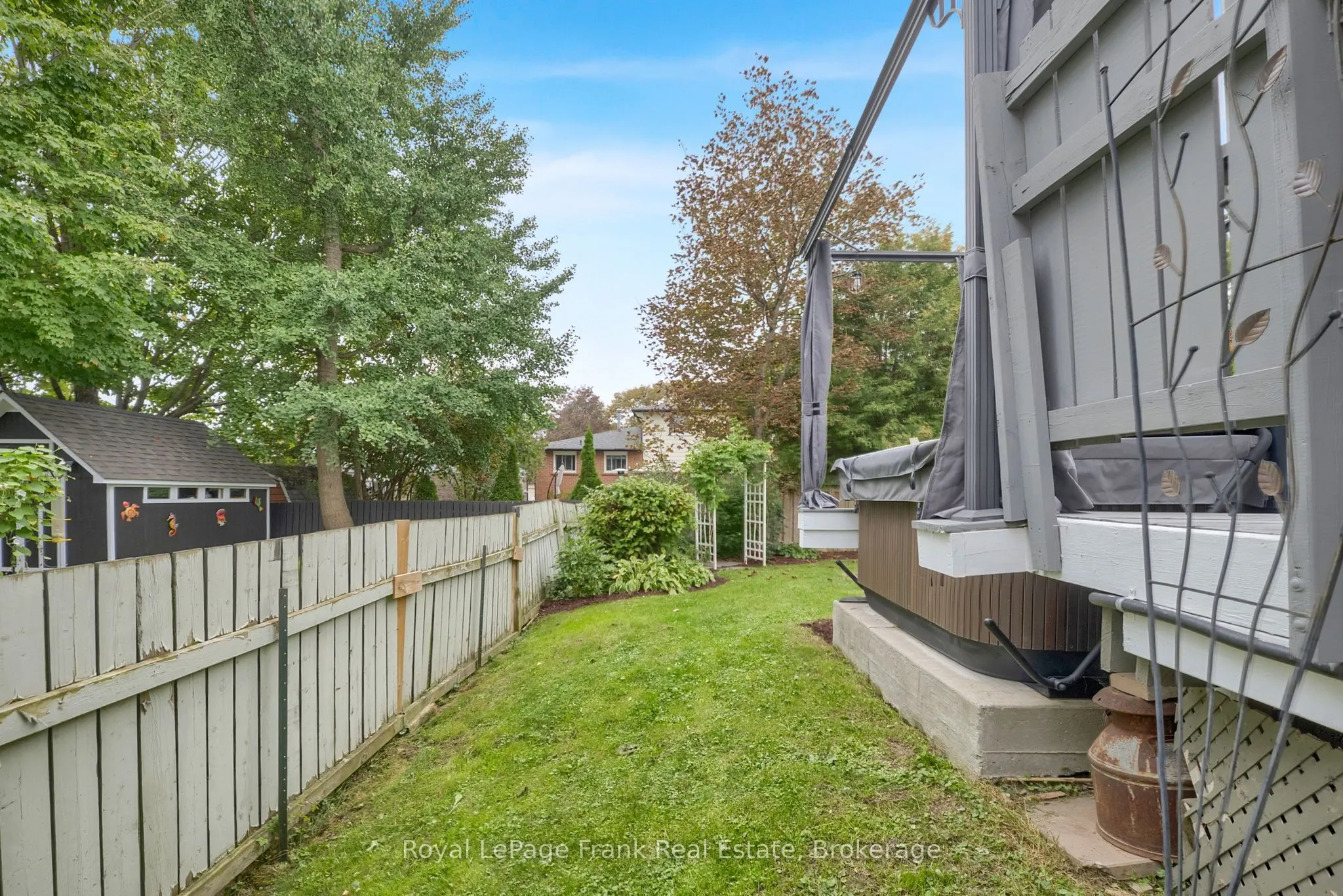 117 Lawrence Crescent