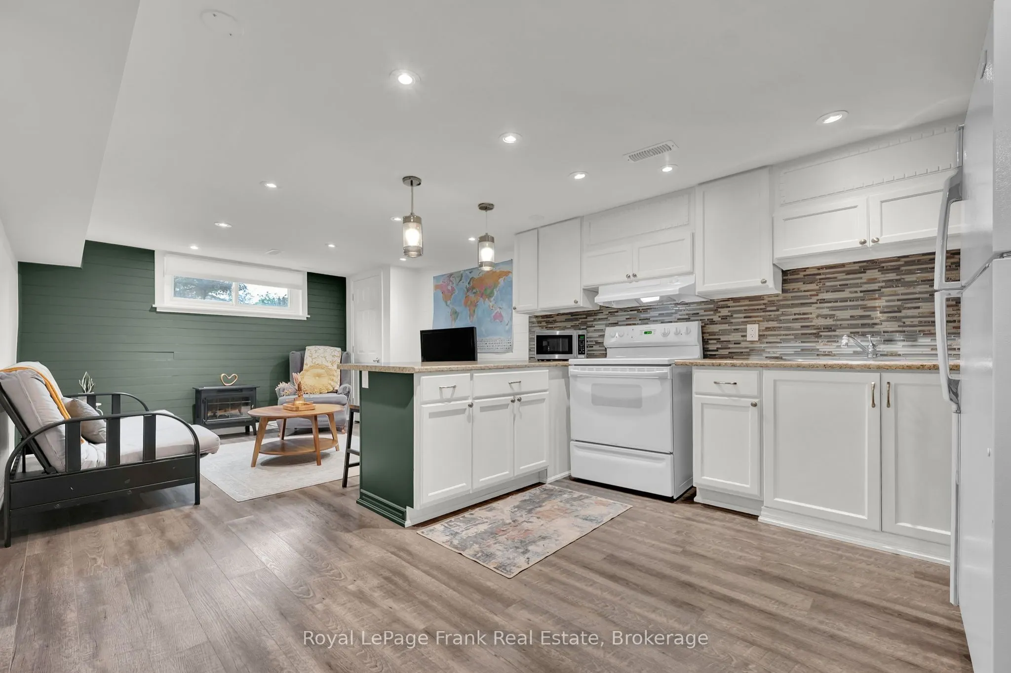 117 Lawrence Crescent