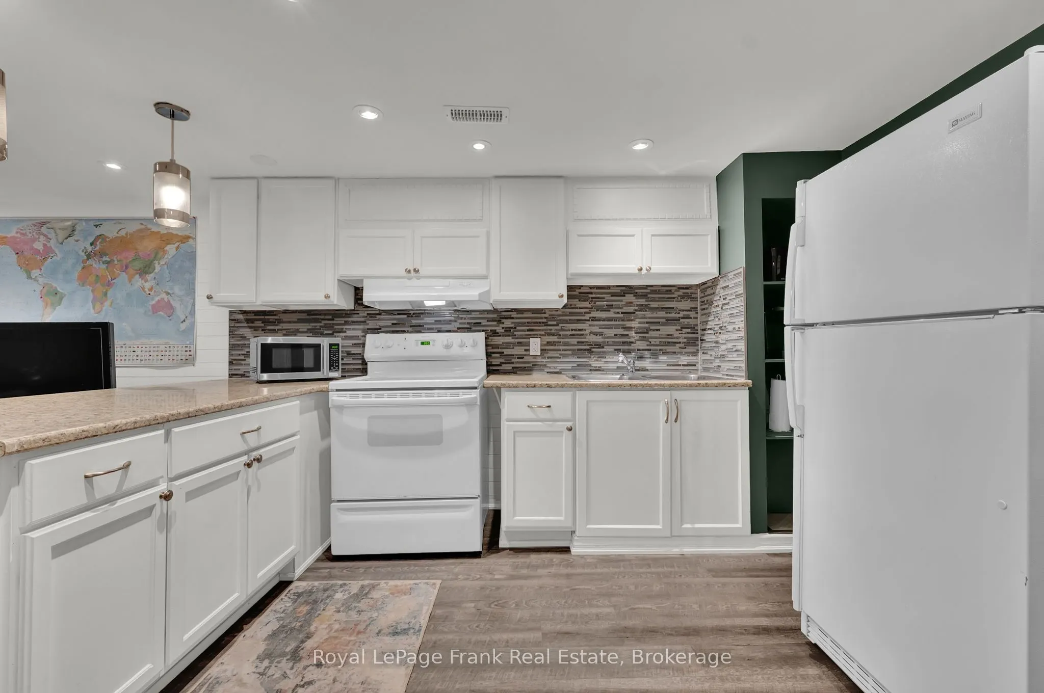 117 Lawrence Crescent
