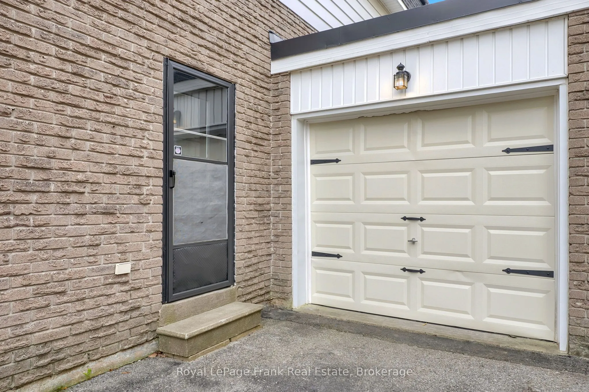 117 Lawrence Crescent