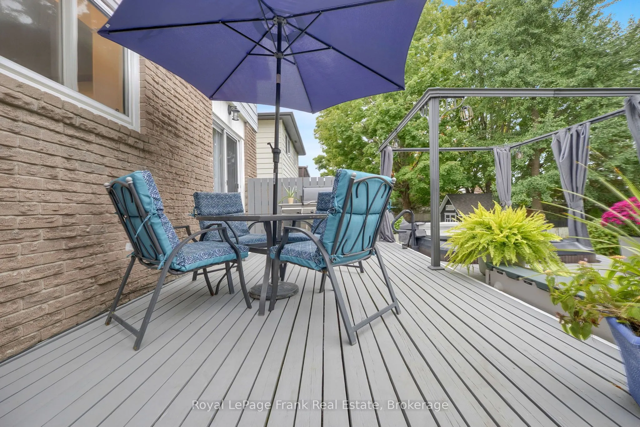 117 Lawrence Crescent