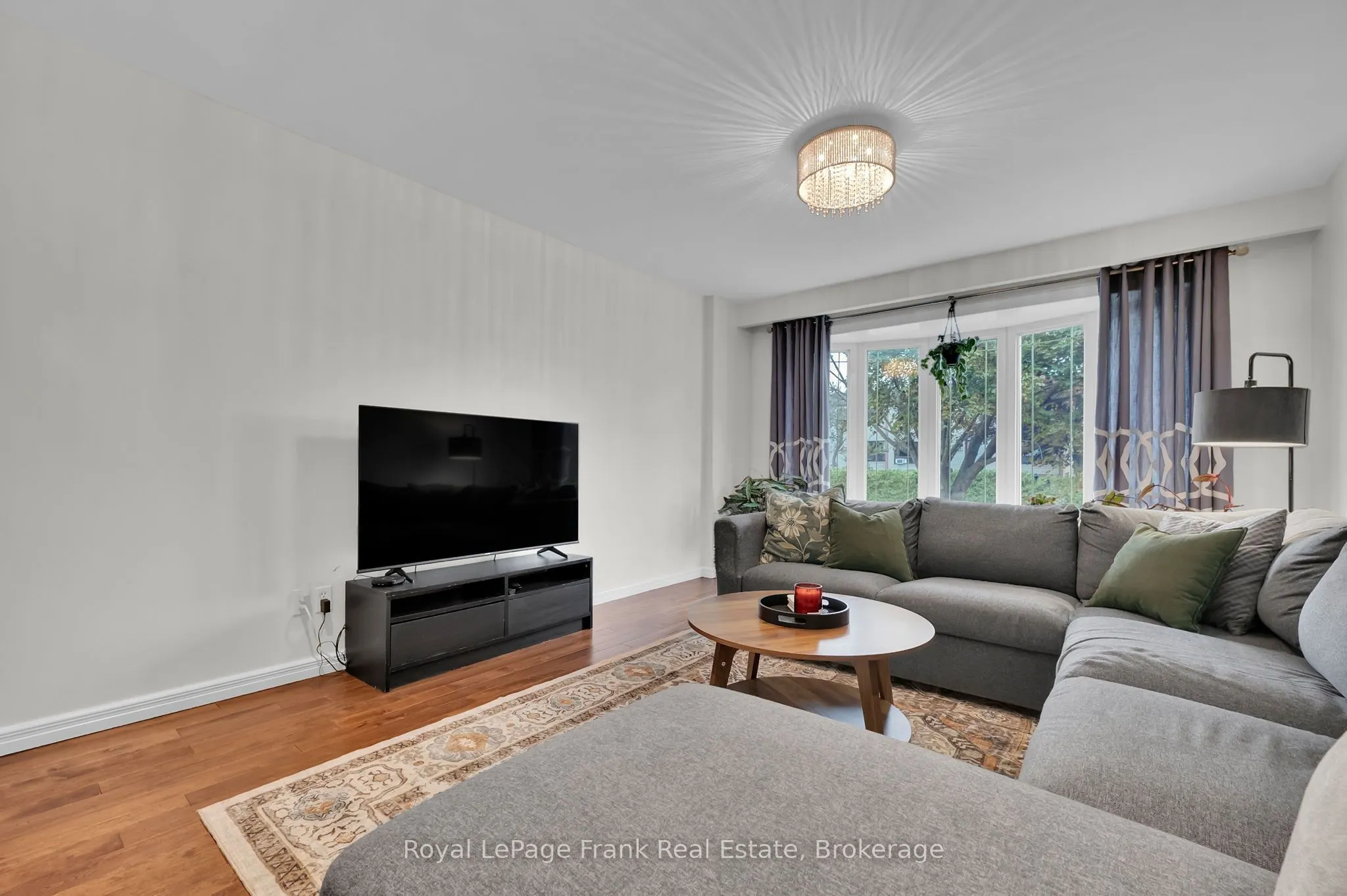 117 Lawrence Crescent