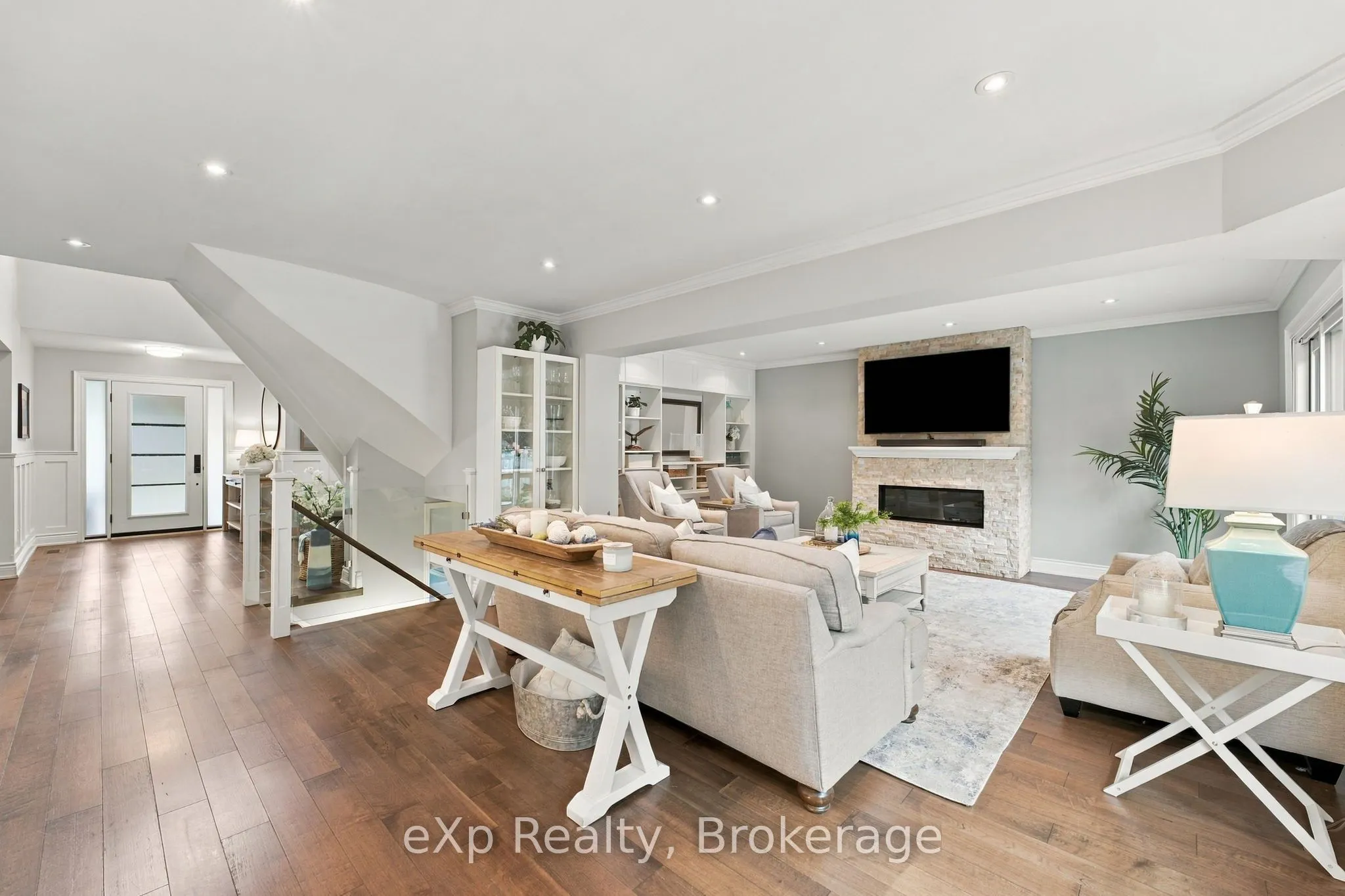 237 Lake Driveway W