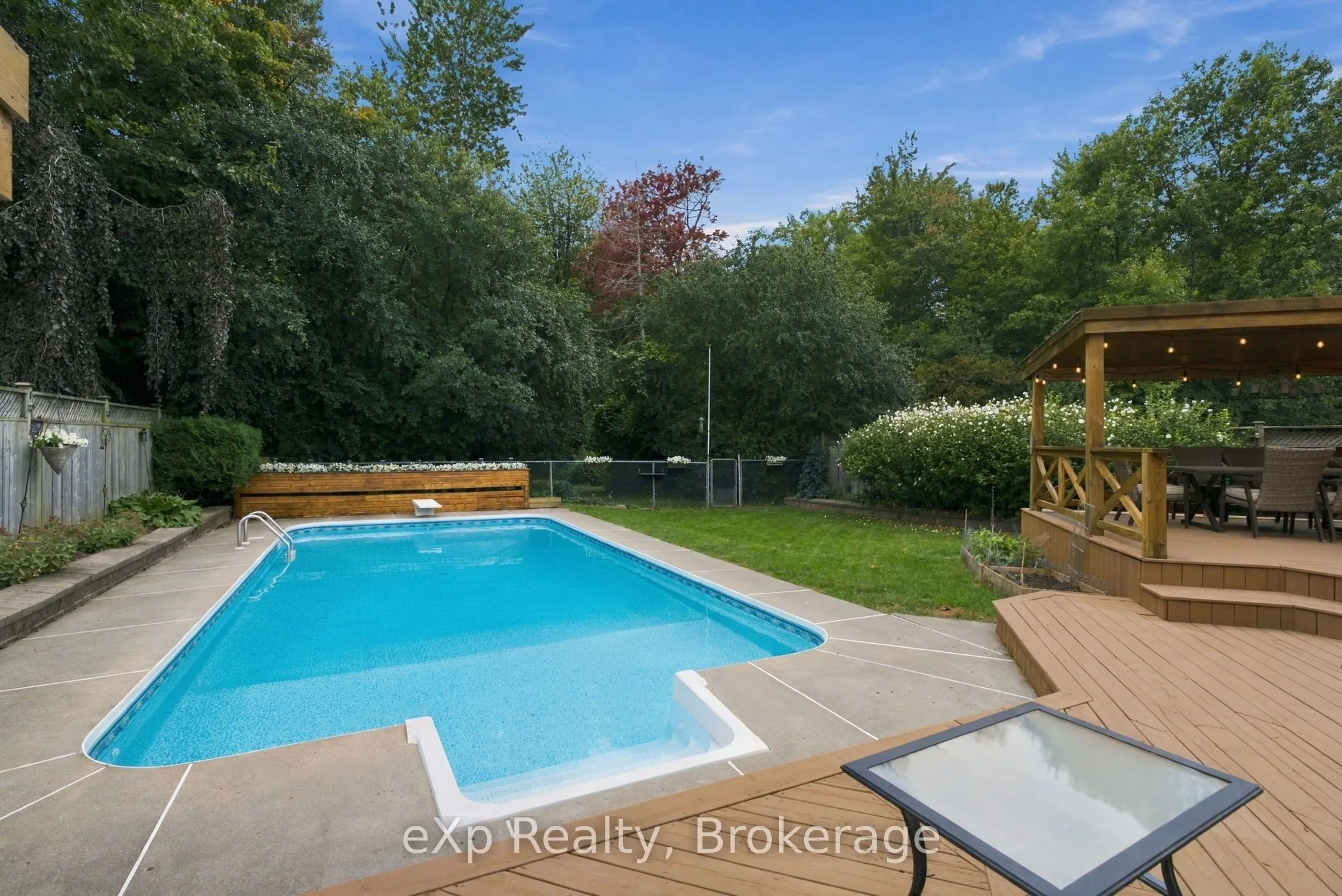 237 Lake Driveway W