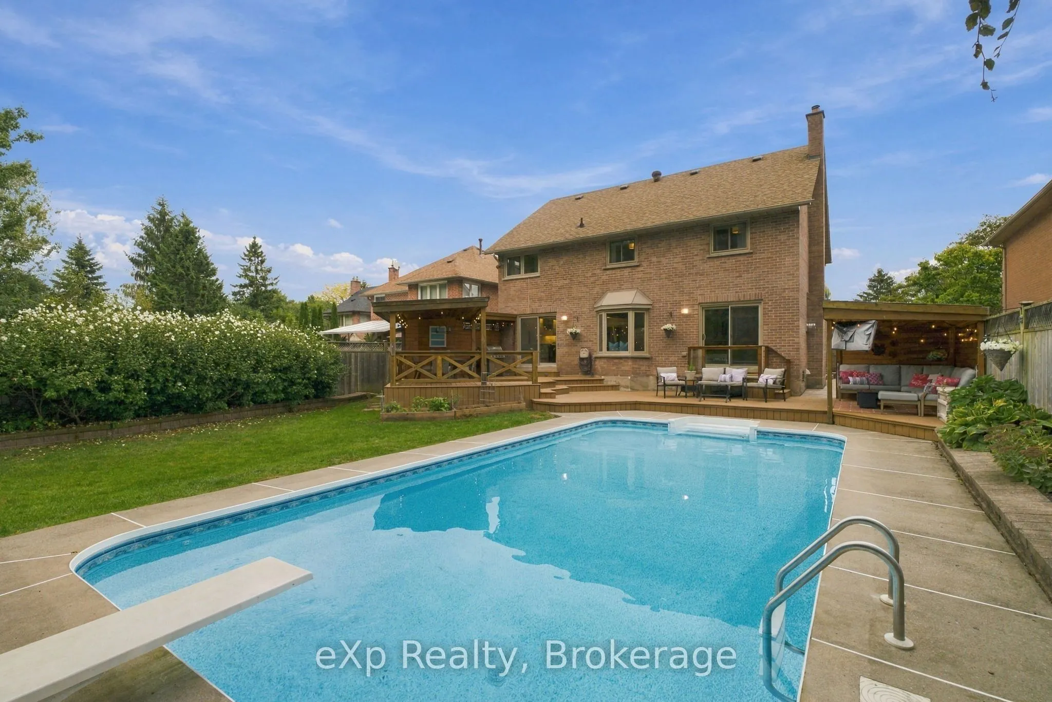 237 Lake Driveway W
