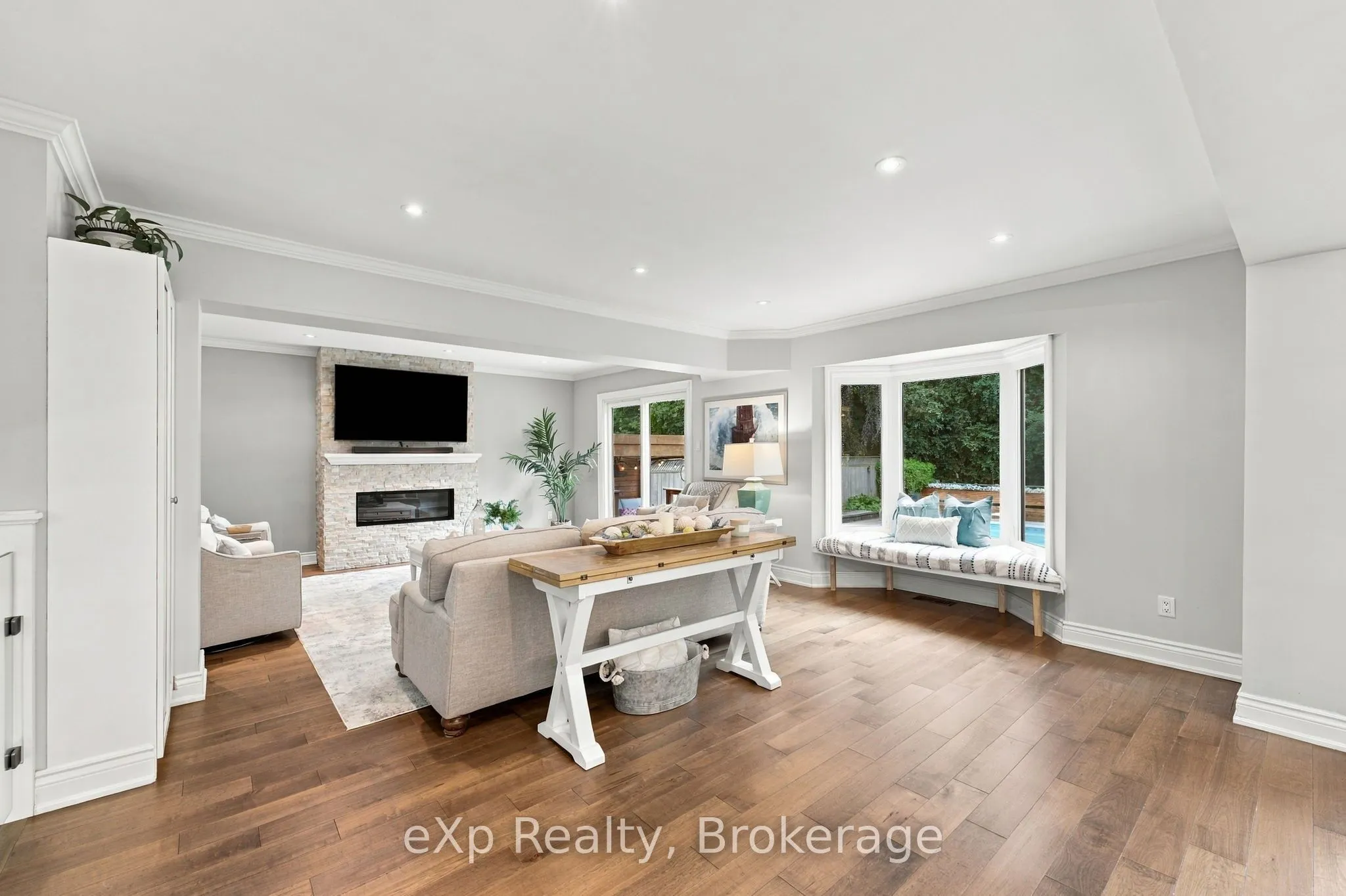 237 Lake Driveway W