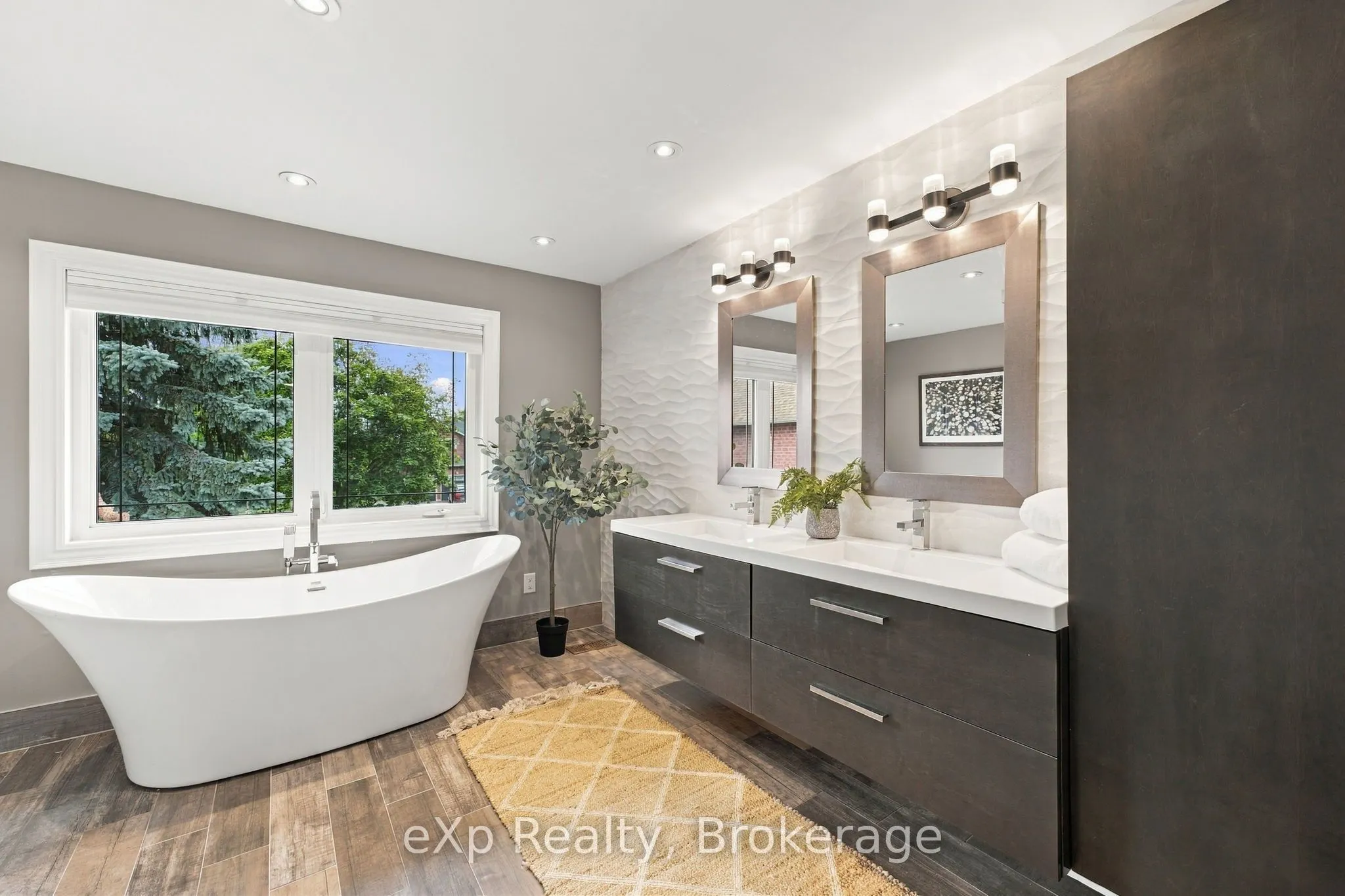 237 Lake Driveway W