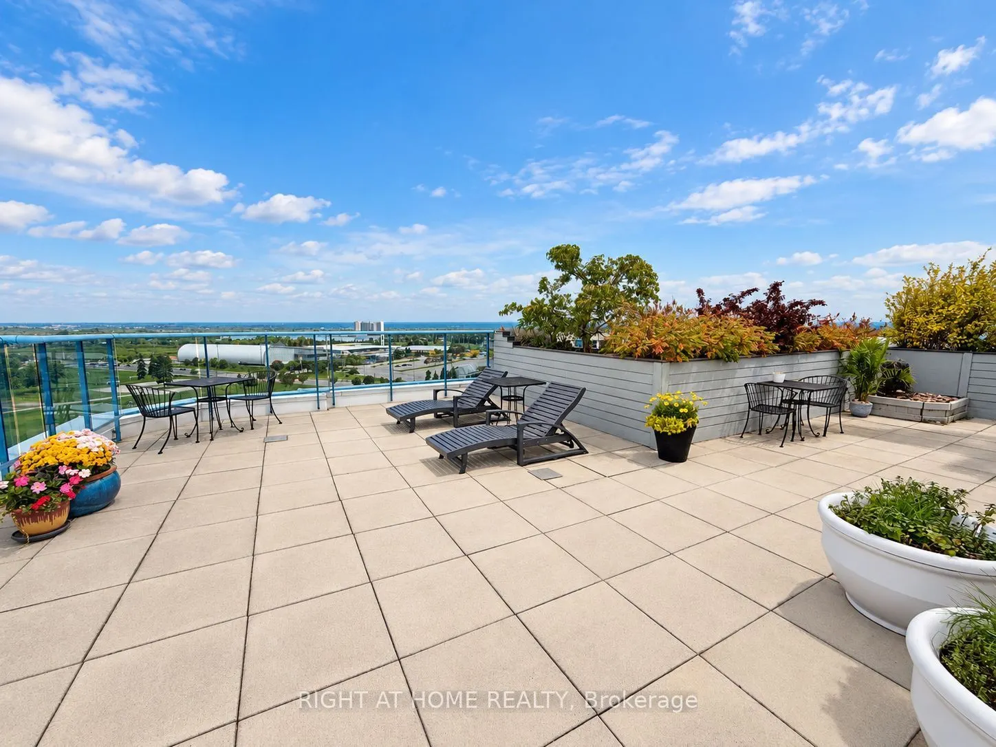 340 Watson Street W #906