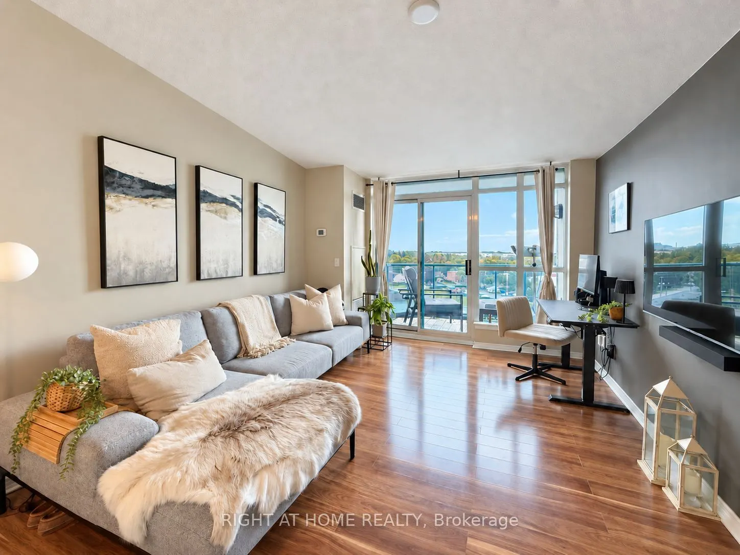 340 Watson Street W #906