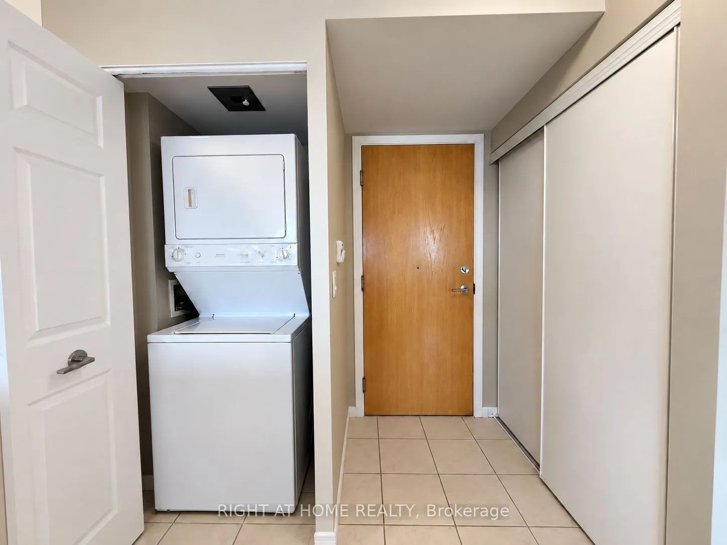 340 Watson Street W #906
