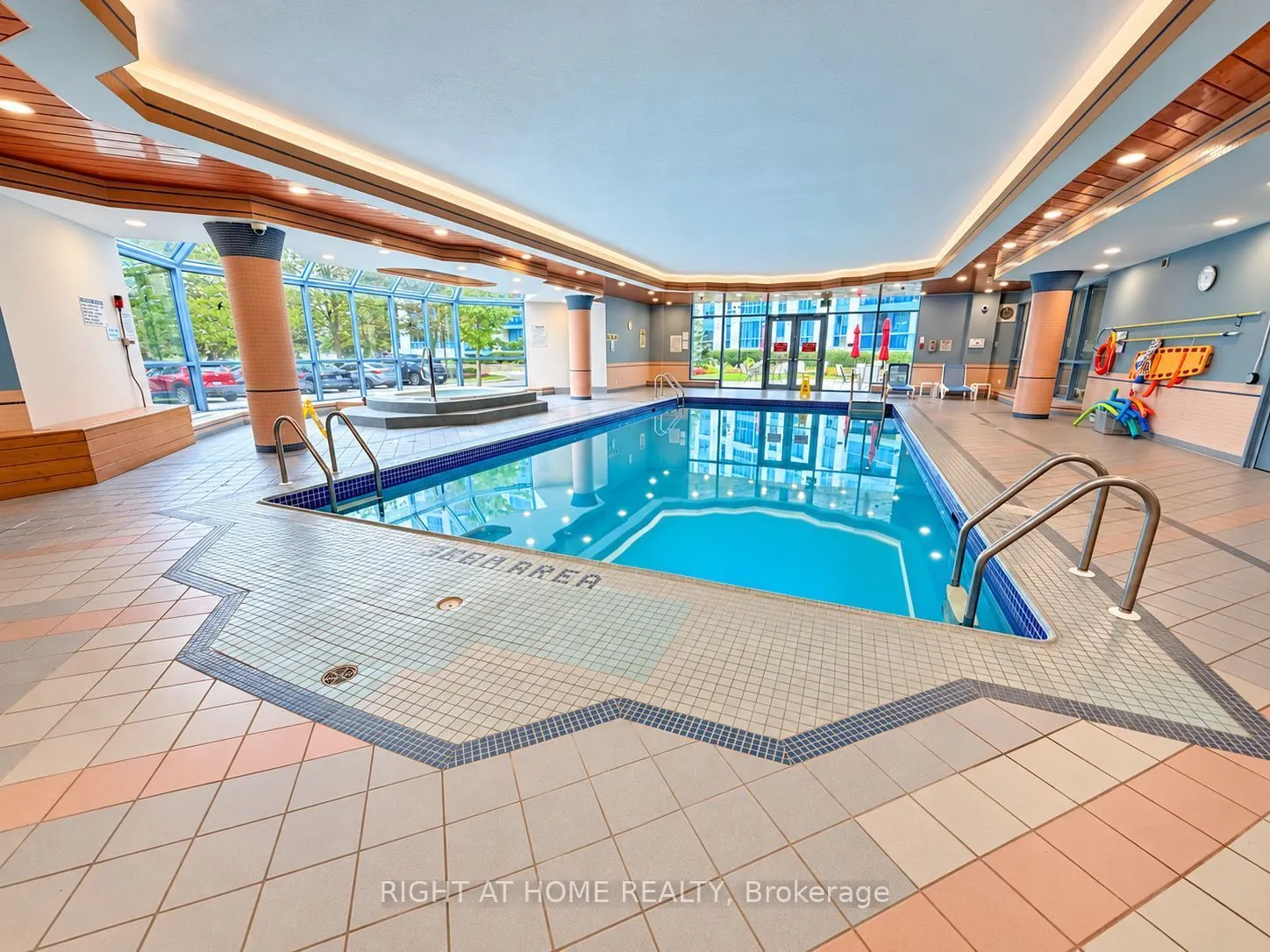 340 Watson Street W #906