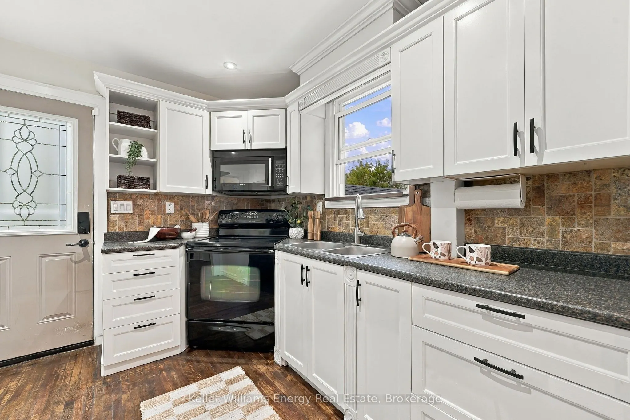 286 Gliddon Avenue