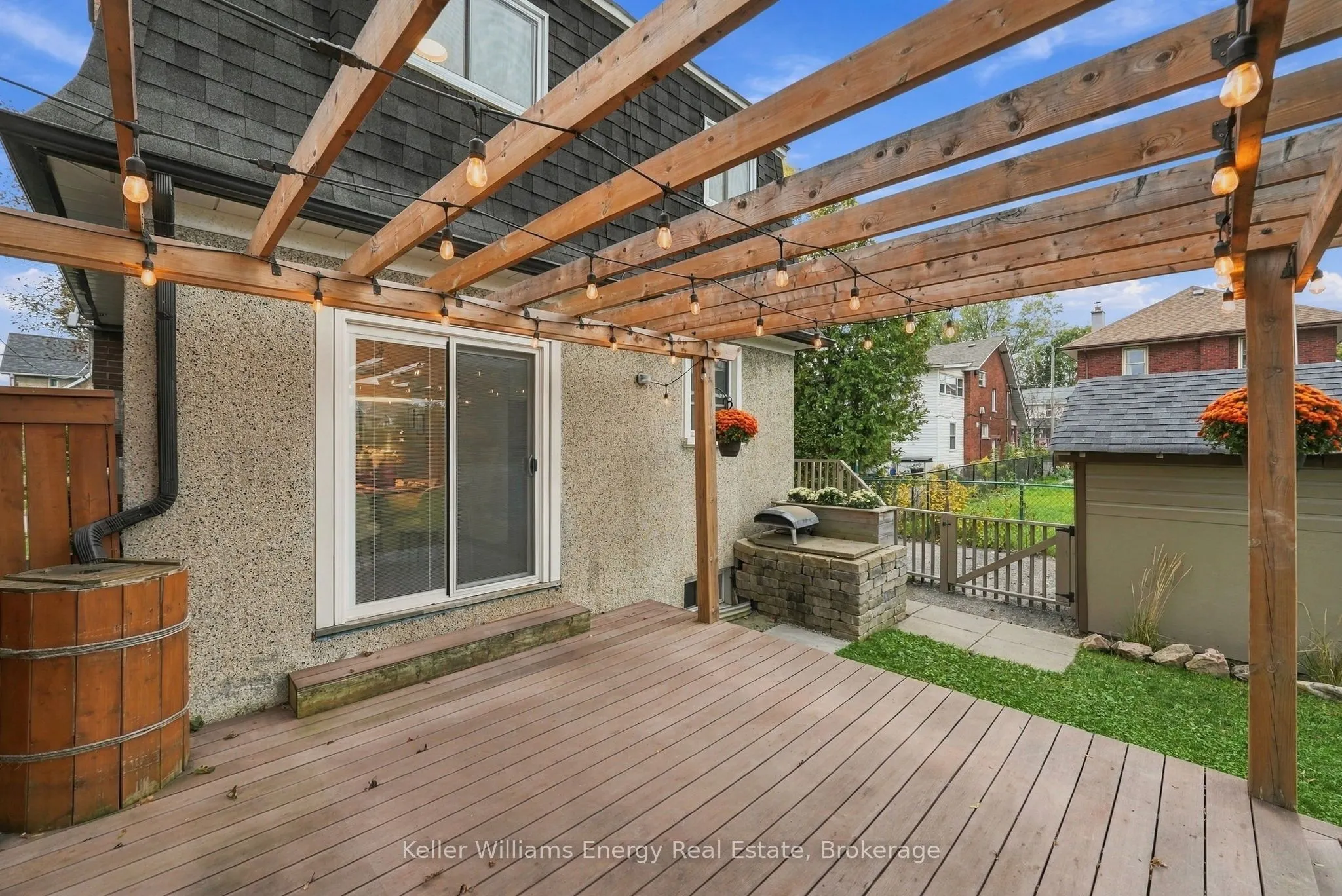 286 Gliddon Avenue