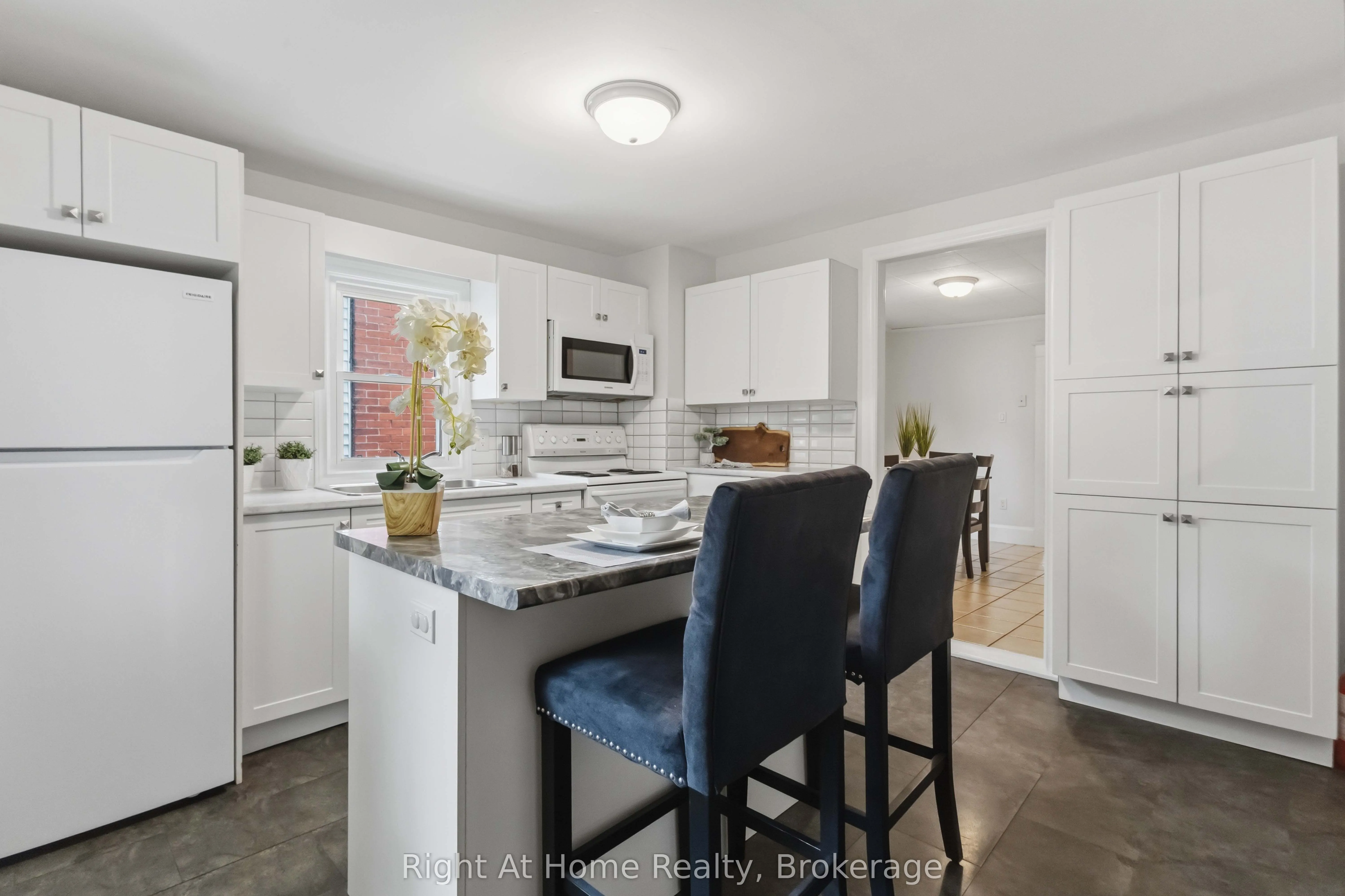 127 Montrave Avenue