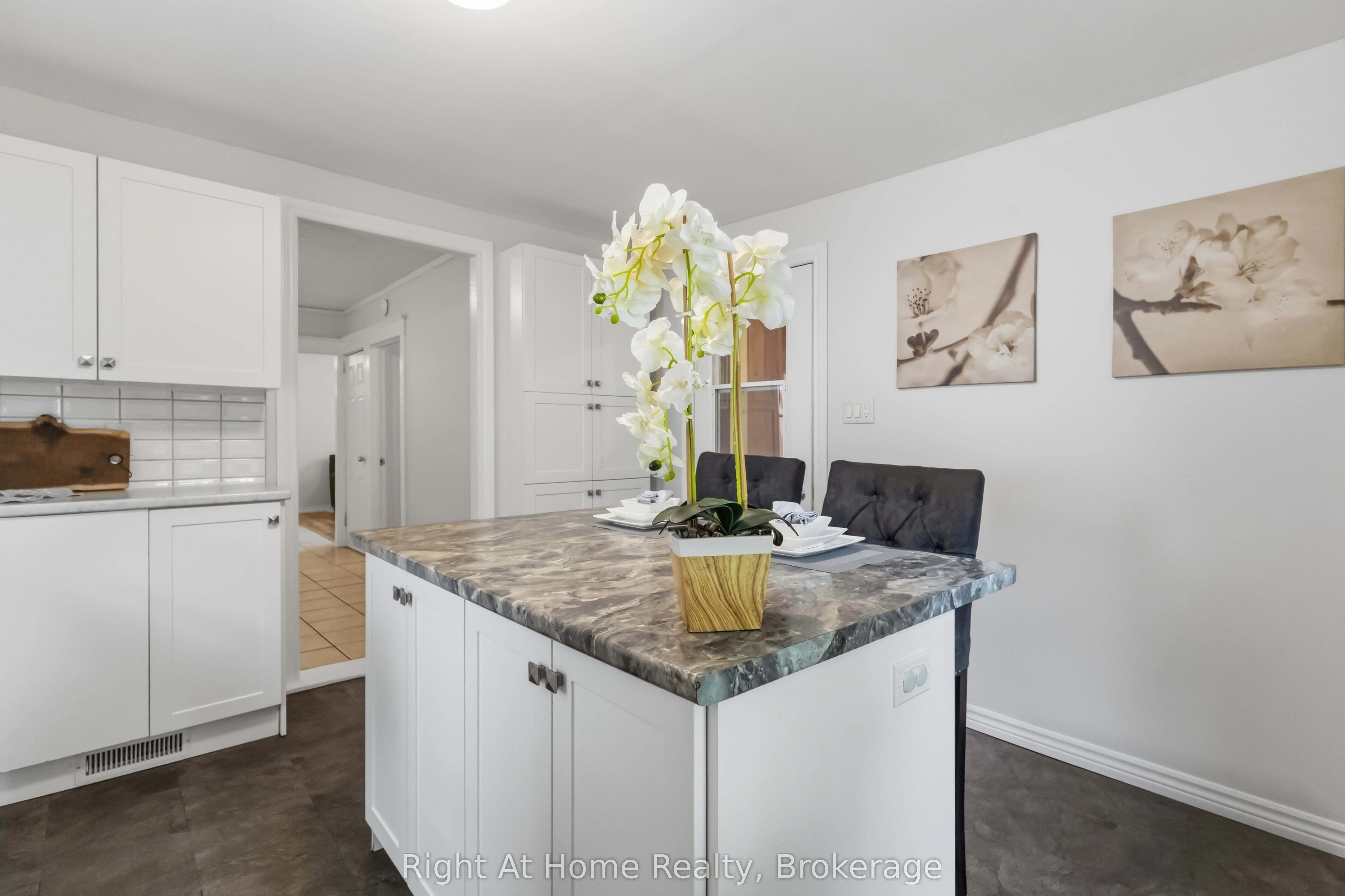 127 Montrave Avenue