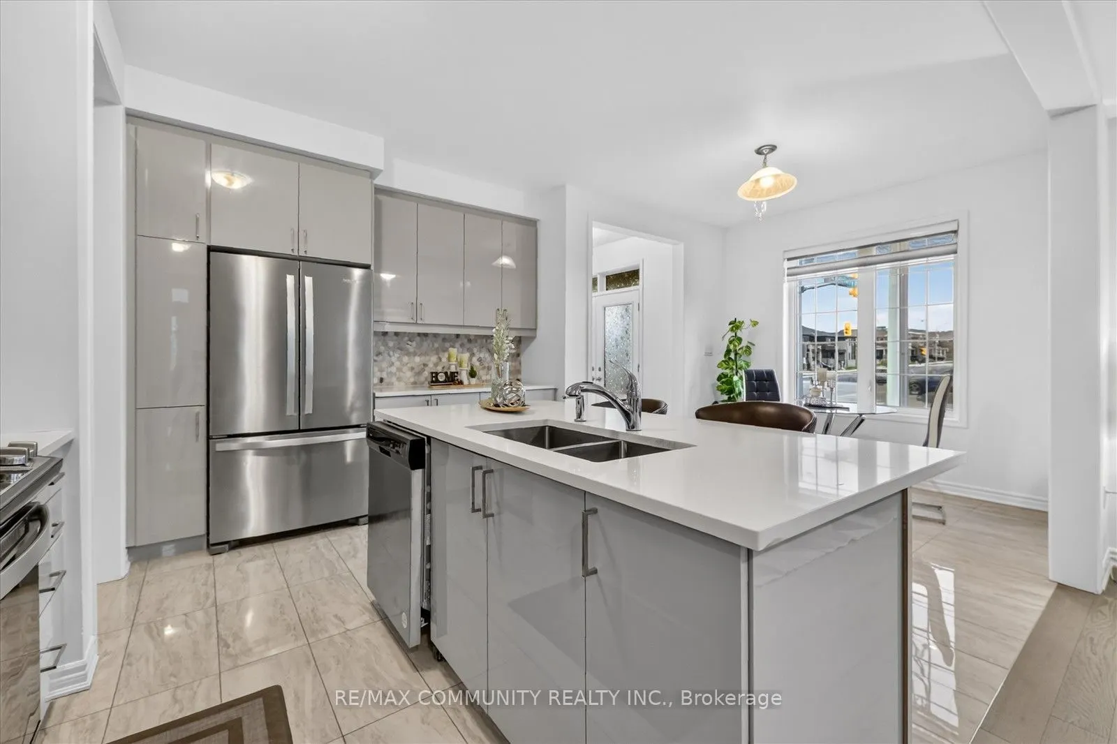 3001 Hollyberry Trail