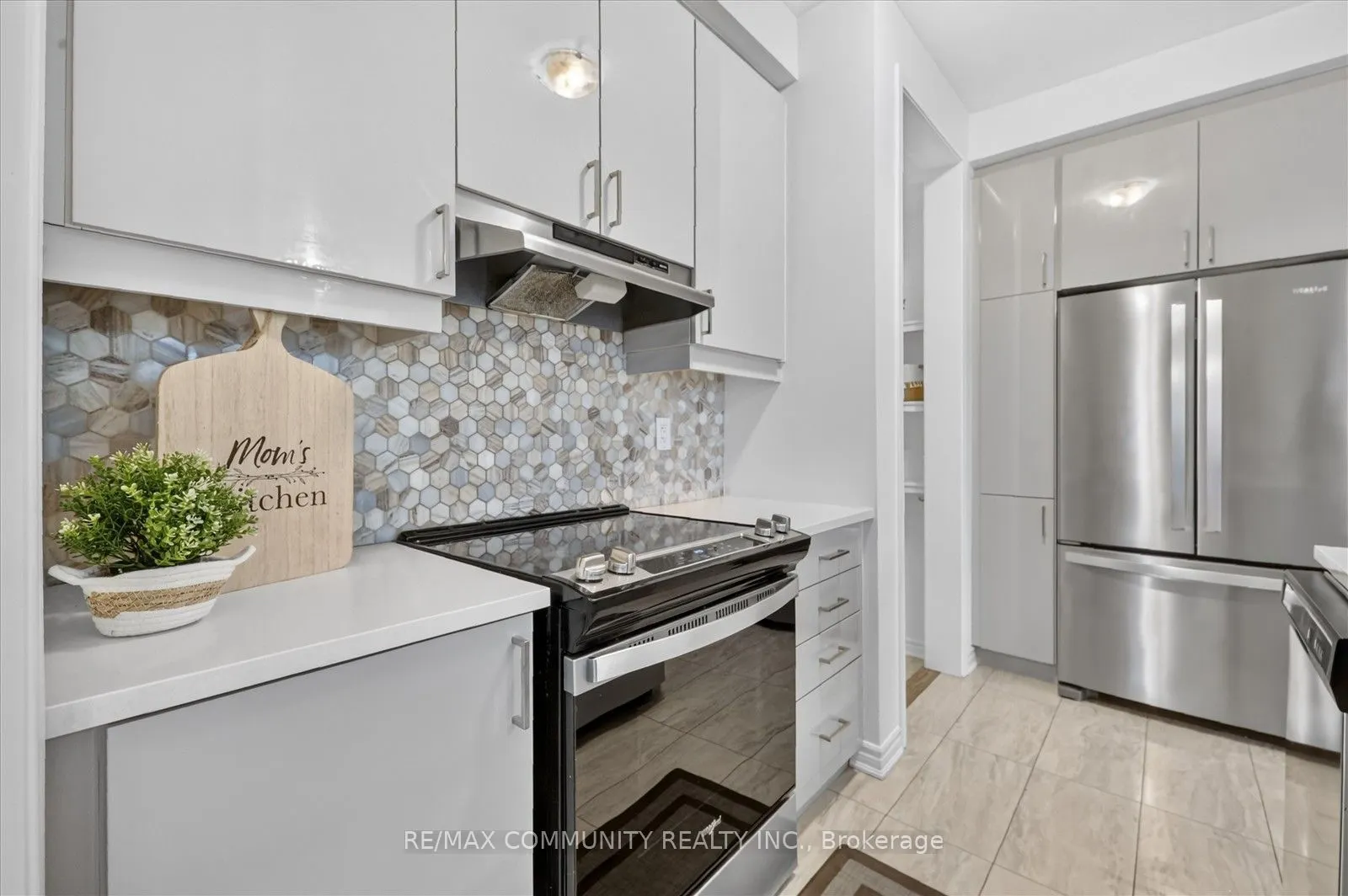 3001 Hollyberry Trail