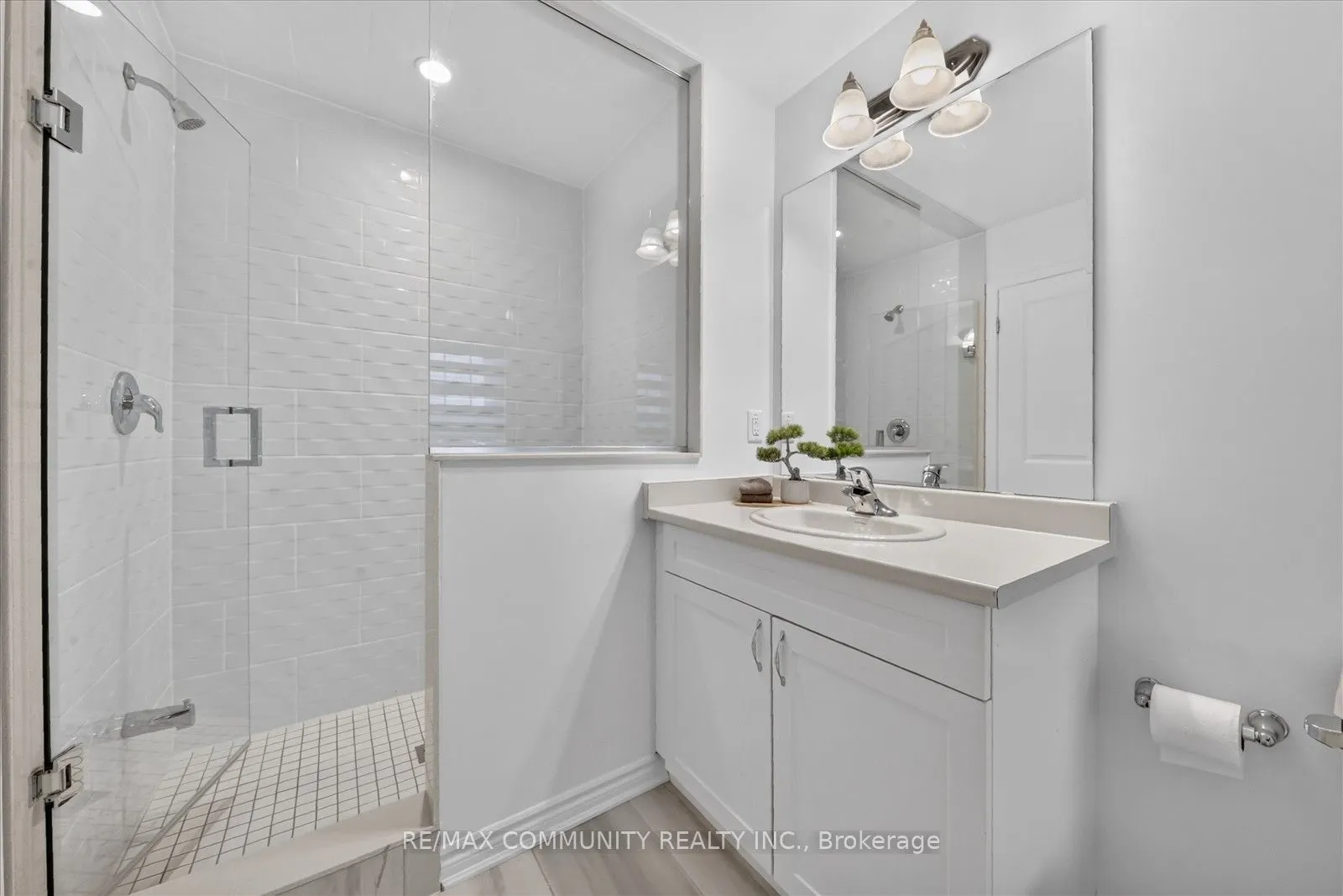 3001 Hollyberry Trail