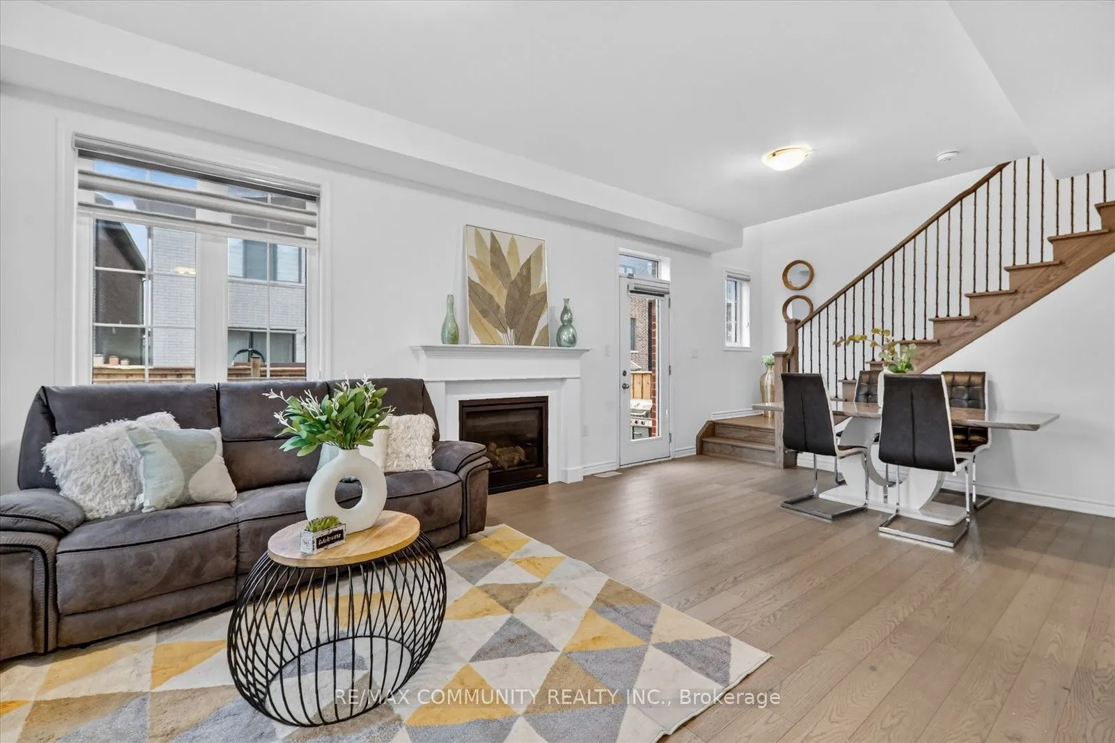 3001 Hollyberry Trail