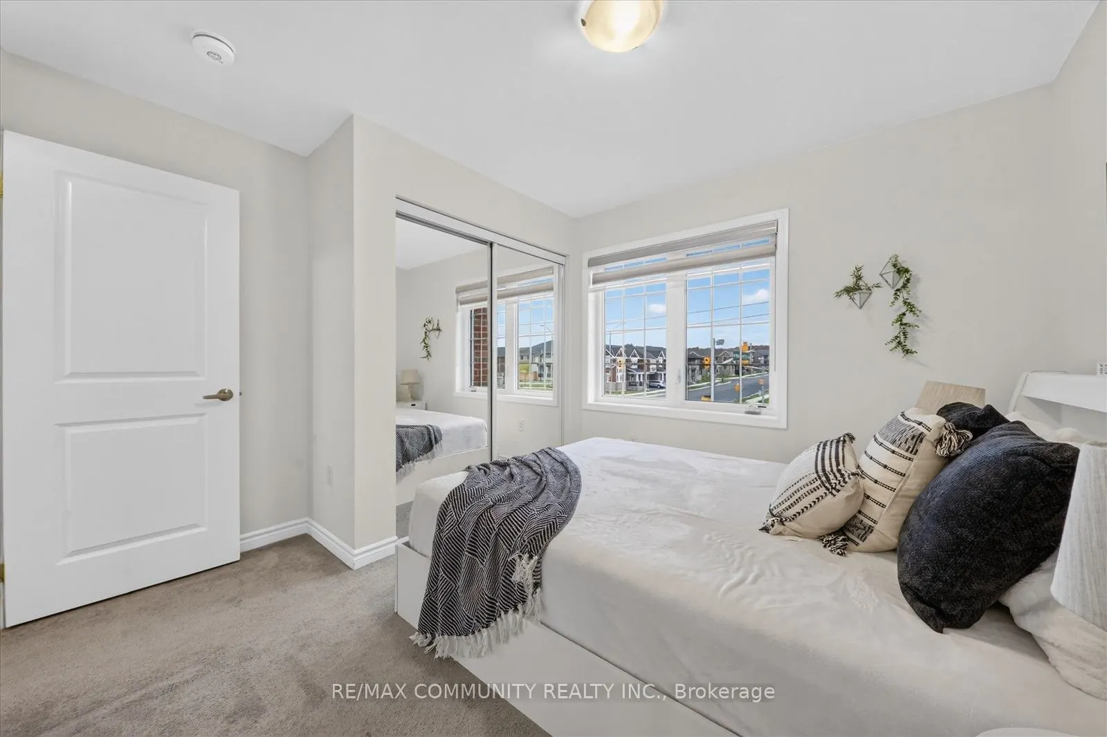 3001 Hollyberry Trail