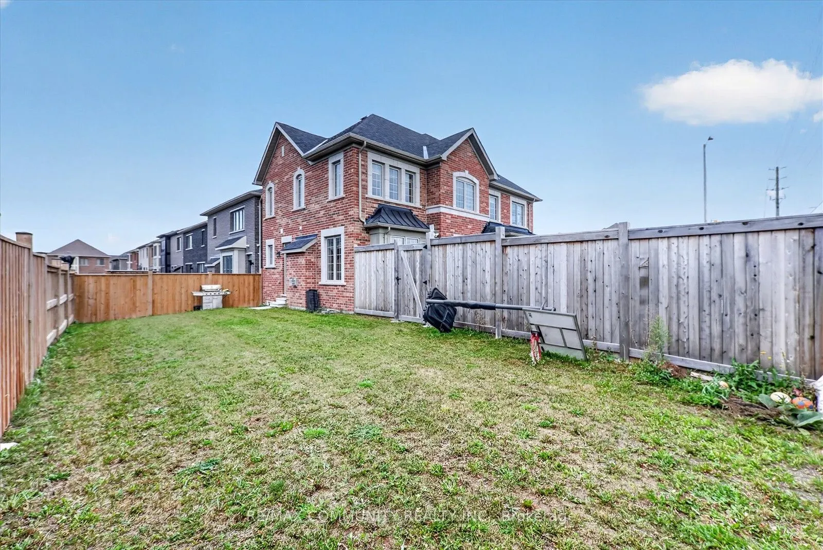3001 Hollyberry Trail
