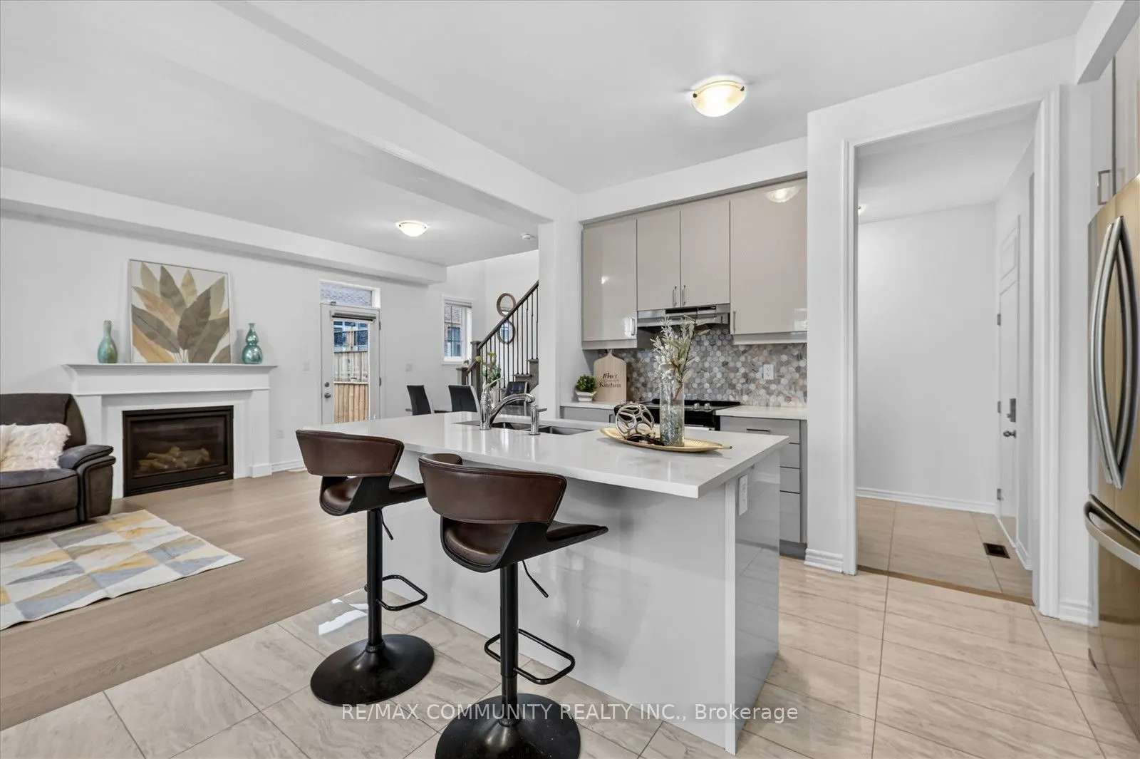 3001 Hollyberry Trail