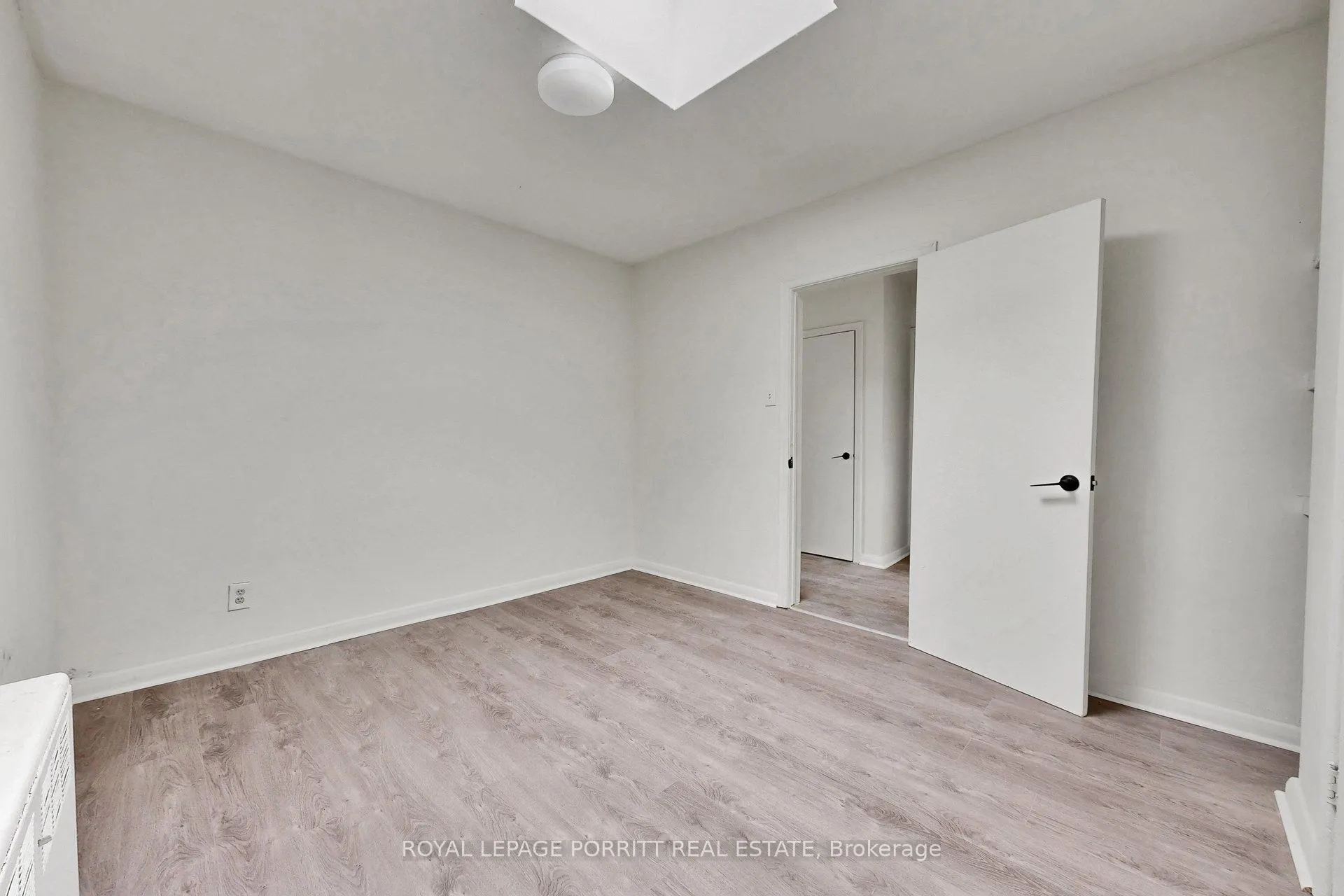 2633 Eglinton Avenue E