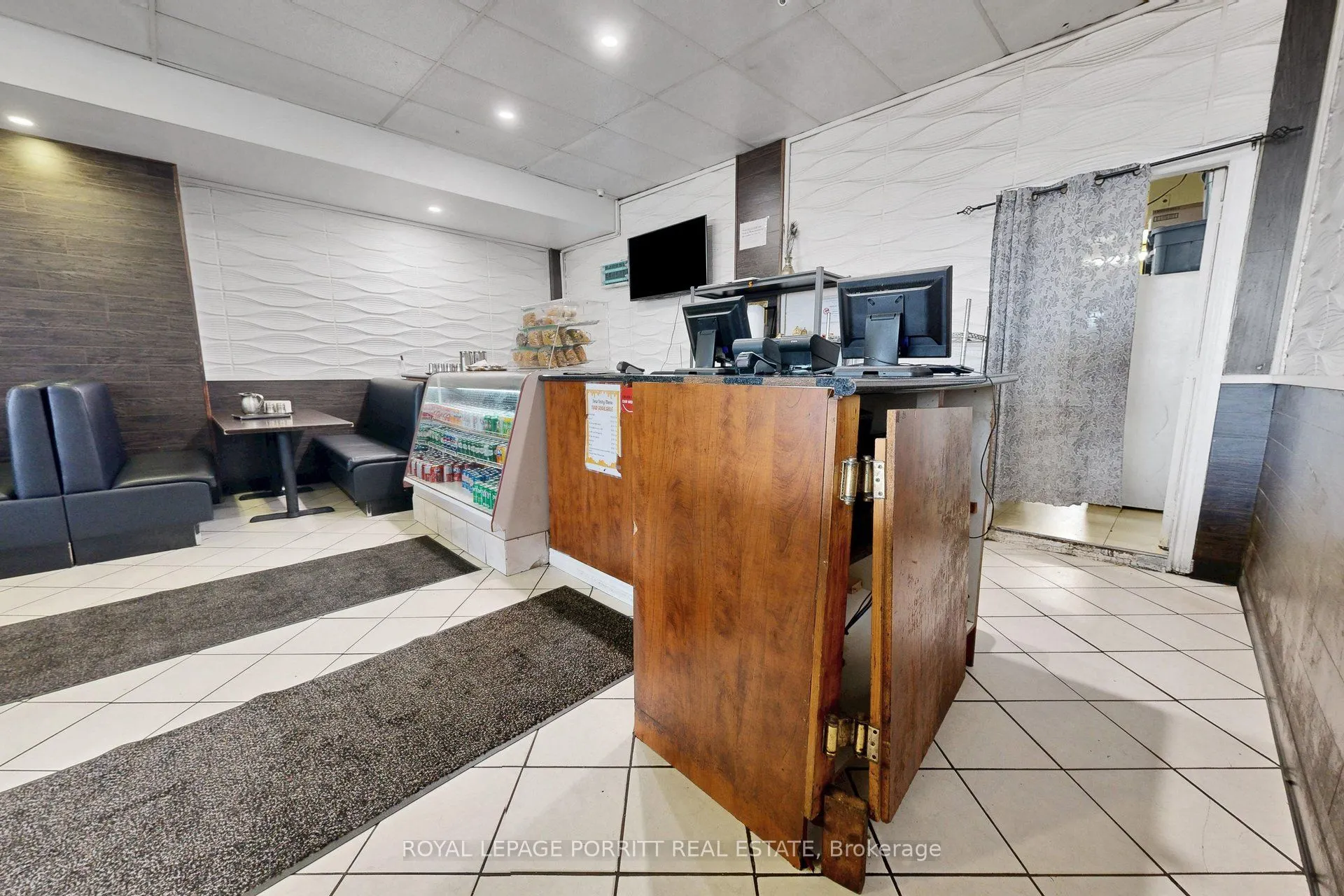 2633 Eglinton Avenue E