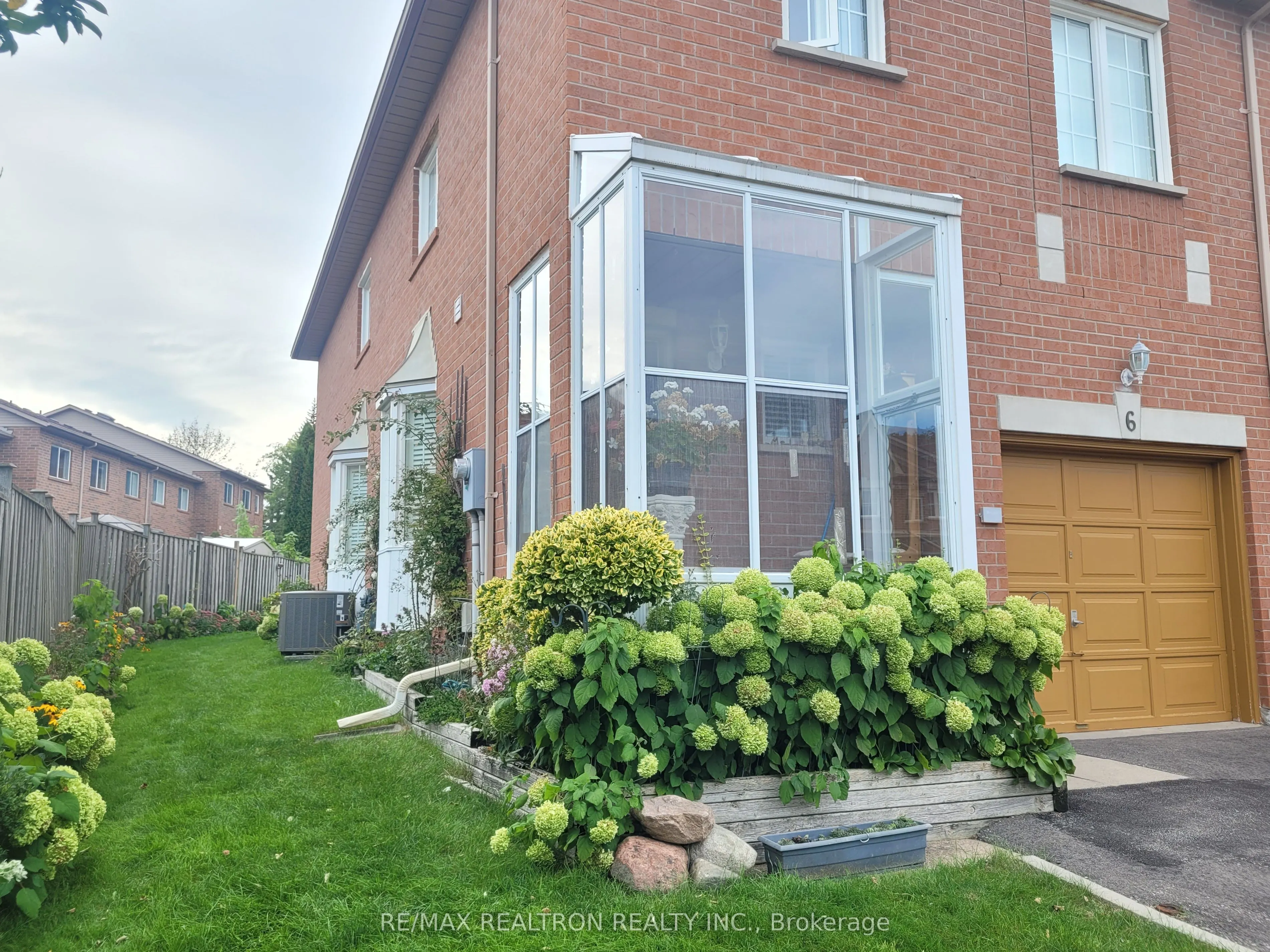 6 Echo Glen Road